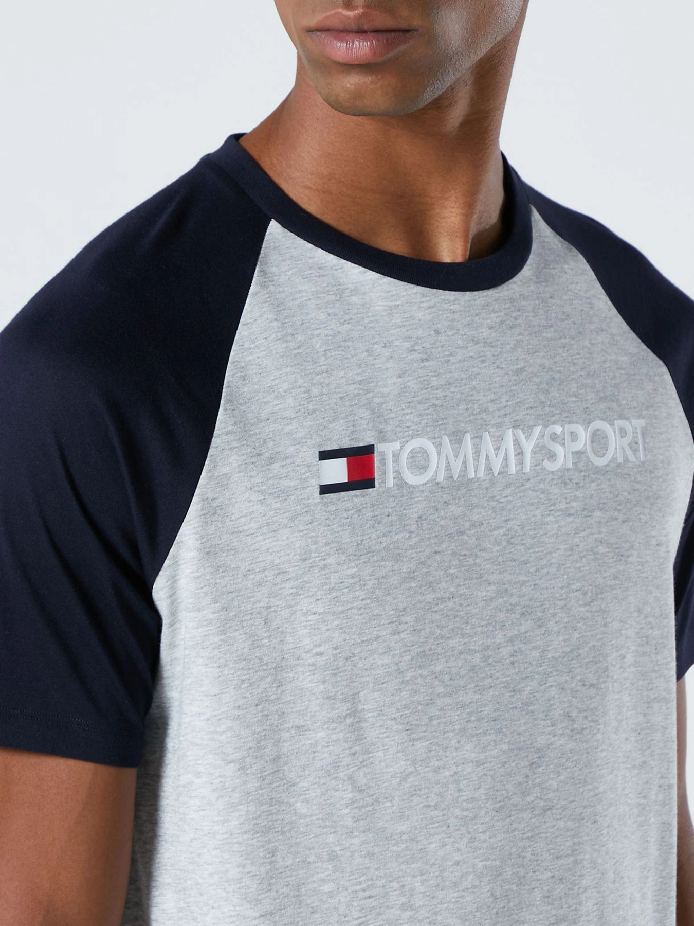 Футболки и поло Tommy Hilfiger модель S20S200551-P6S Футболки и поло Tommy Hilfiger модель S20S200551-P6S Фото