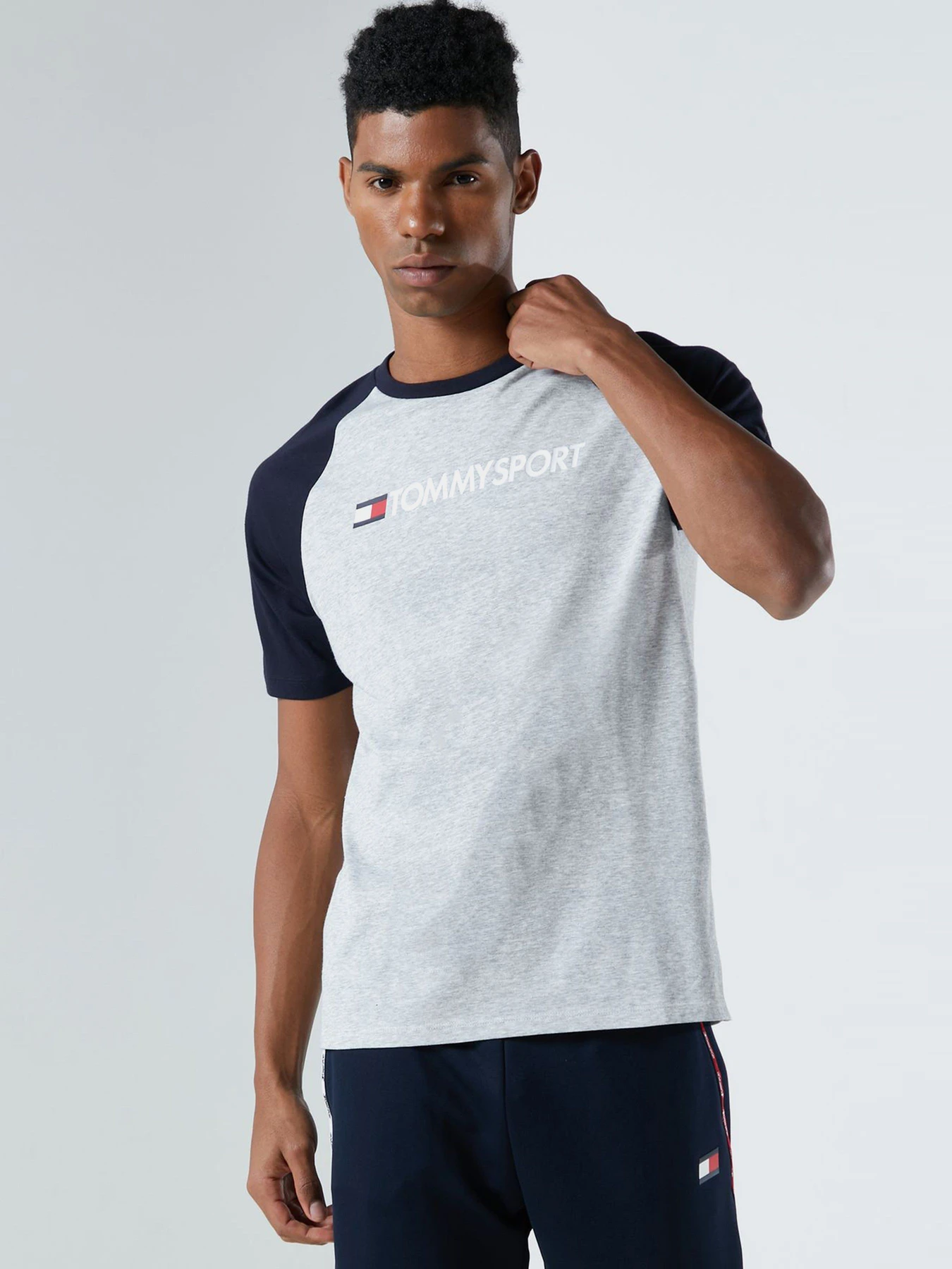 Футболки и поло Tommy Hilfiger модель S20S200551-P6S Футболки и поло Tommy Hilfiger модель S20S200551-P6S Фото