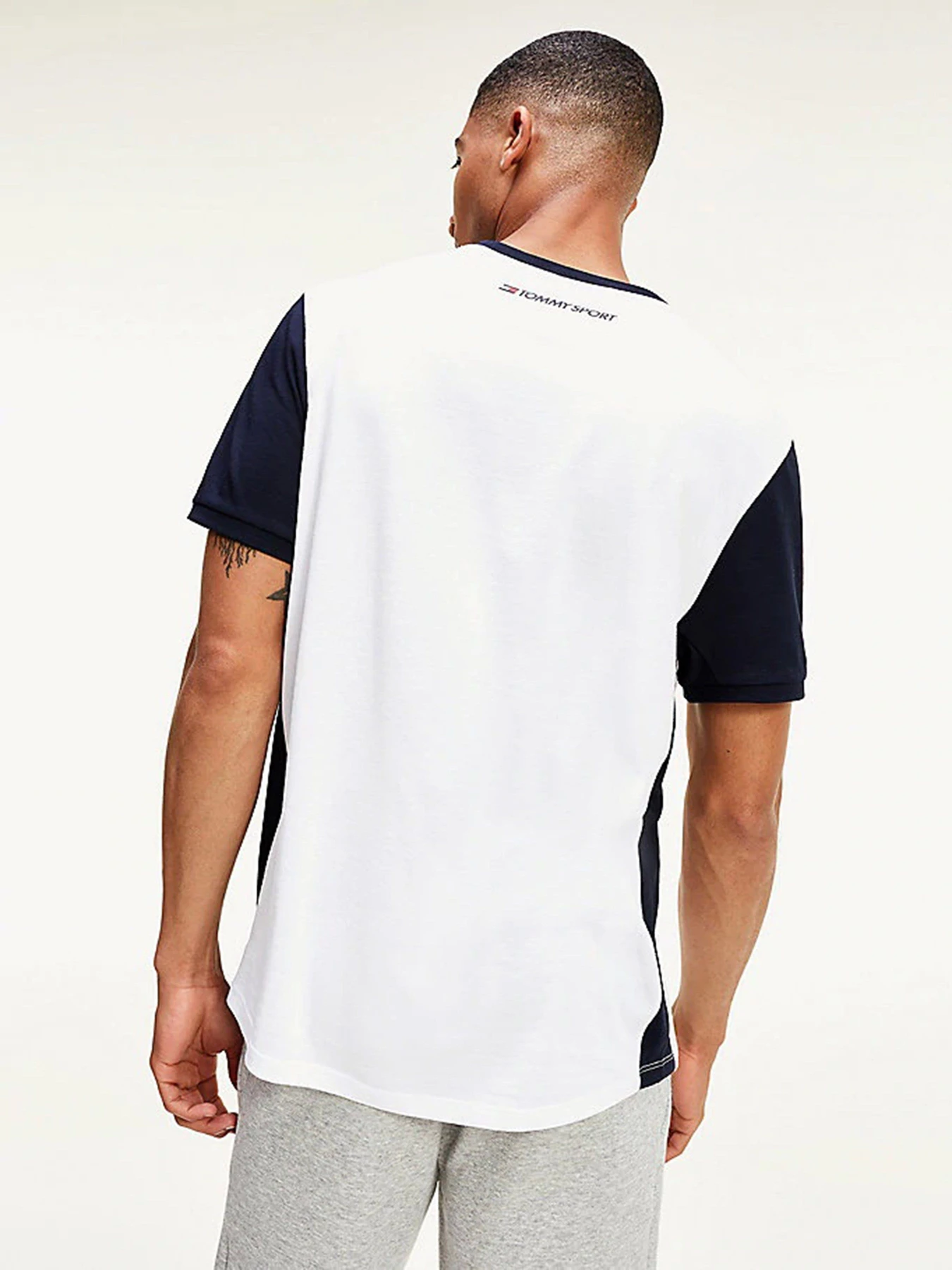 Футболки и поло Tommy Hilfiger модель S20S200556-YBR Футболки и поло Tommy Hilfiger модель S20S200556-YBR Фото