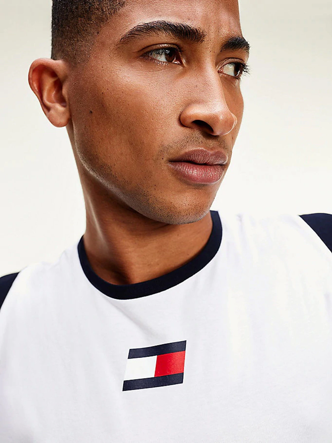 Футболки и поло Tommy Hilfiger модель S20S200556-YBR Футболки и поло Tommy Hilfiger модель S20S200556-YBR Фото
