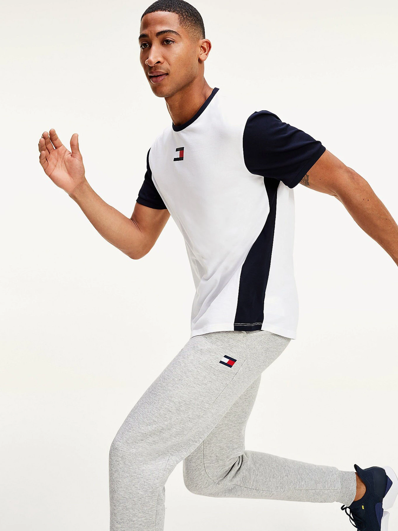 Футболки и поло Tommy Hilfiger модель S20S200556-YBR Футболки и поло Tommy Hilfiger модель S20S200556-YBR Фото