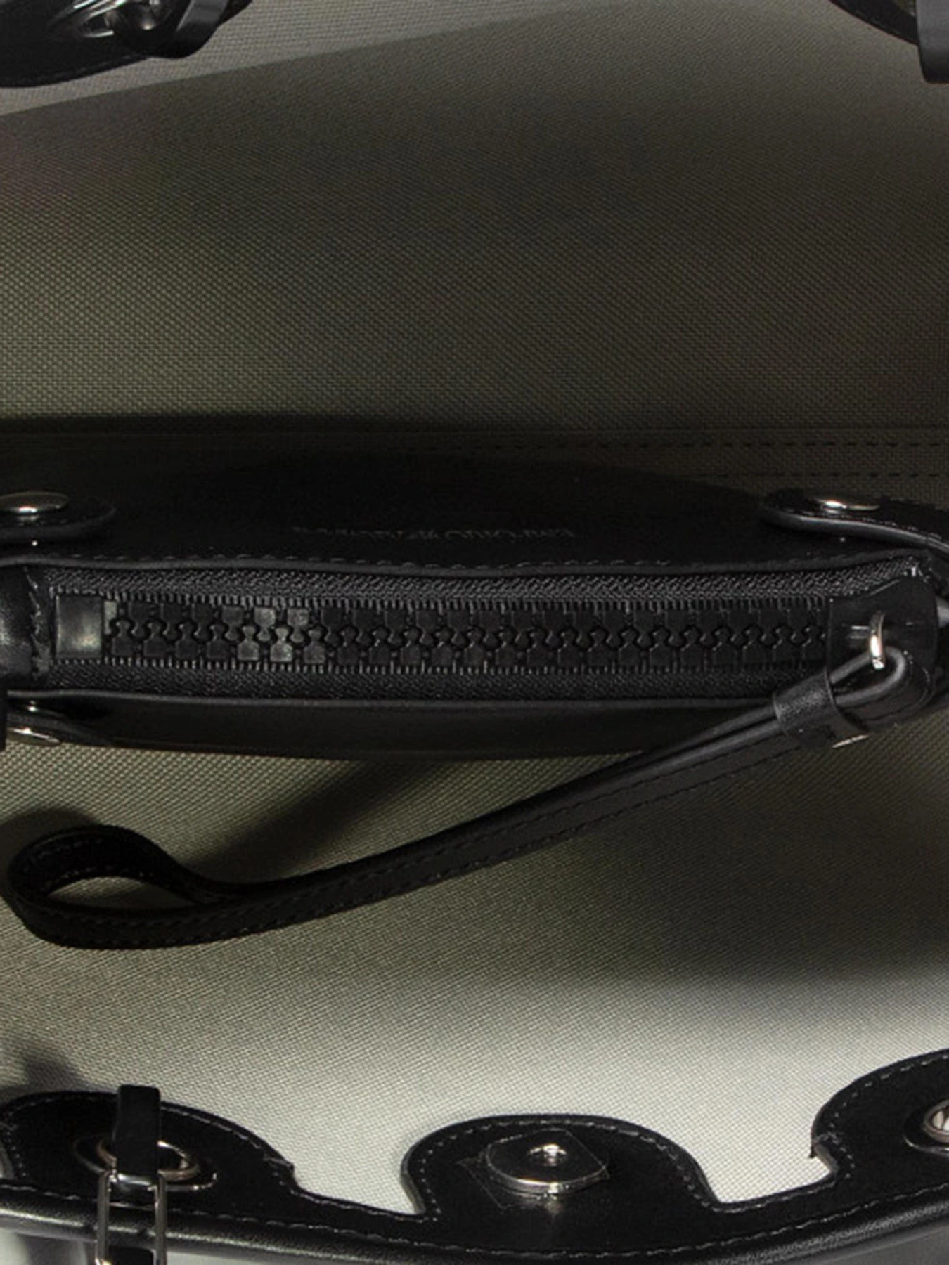 Сумки Emporio Armani модель Y3D166-YFG5X-88291 Фото