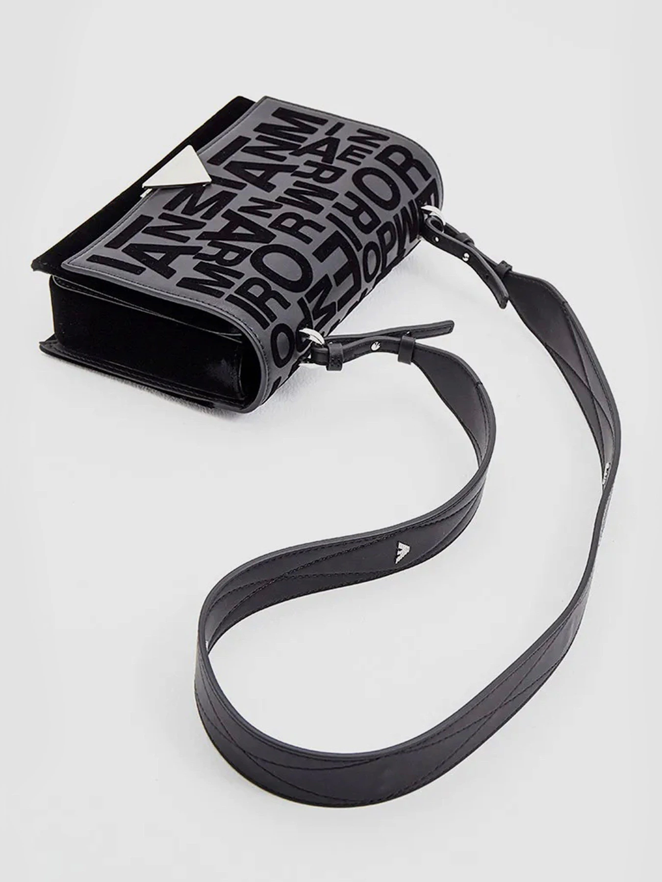 Сумки Emporio Armani модель Y3E123-YI60E-88291 Сумки Emporio Armani модель Y3E123-YI60E-88291 Фото