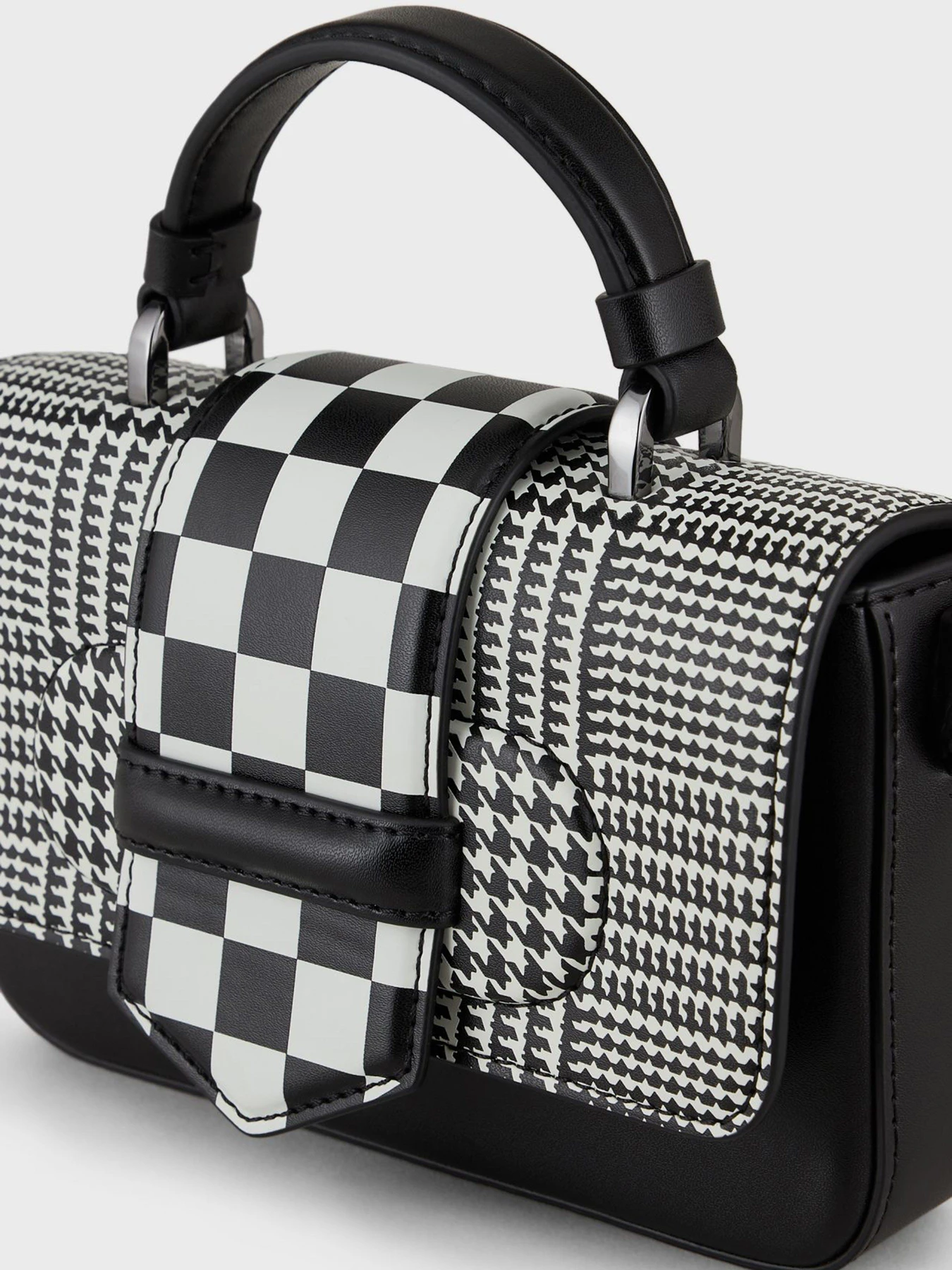 Сумки Emporio Armani модель Y3H233-YI57I-84774 Сумки Emporio Armani модель Y3H233-YI57I-84774 Фото