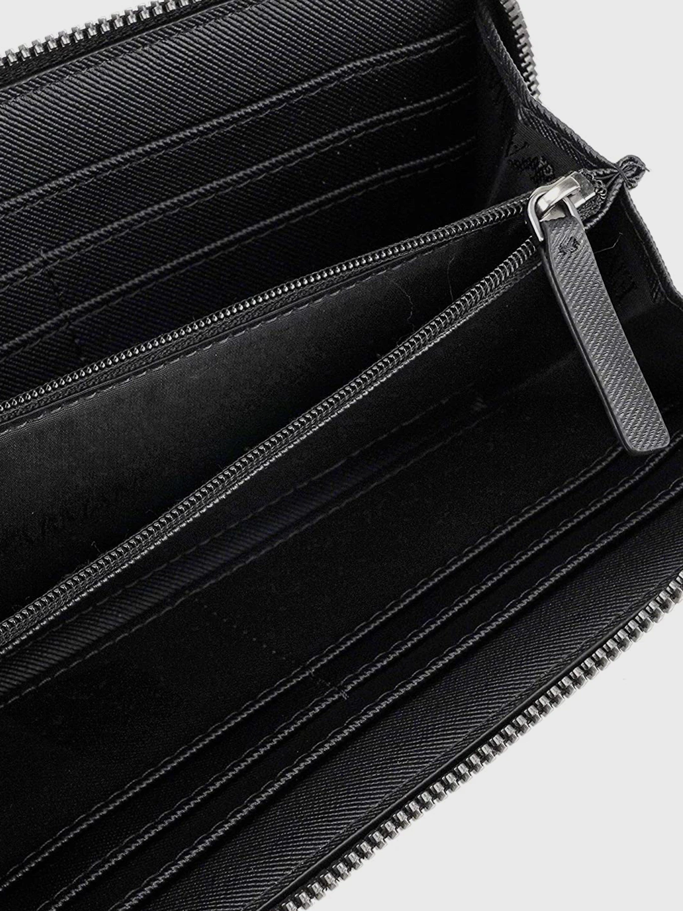 Гаманці Emporio Armani модель YEME49-YFE6J-81072 Гаманці Emporio Armani модель YEME49-YFE6J-81072 Фото