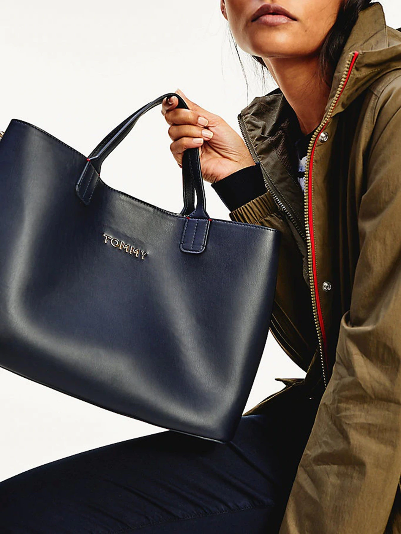 Сумки Tommy Hilfiger модель AW0AW08512-CJM Фото
