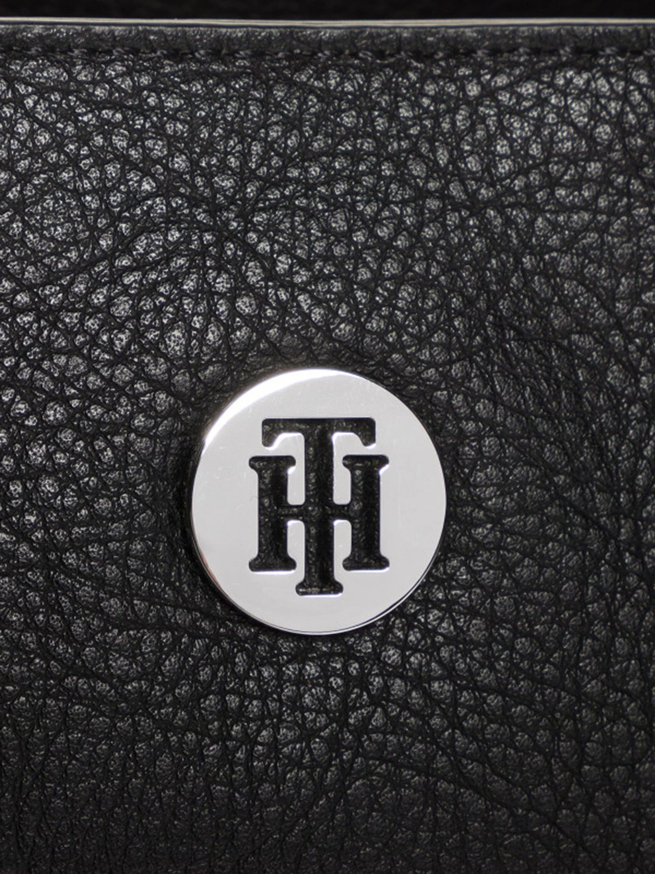 Сумки Tommy Hilfiger модель AW0AW08516-BDS Сумки Tommy Hilfiger модель AW0AW08516-BDS Фото