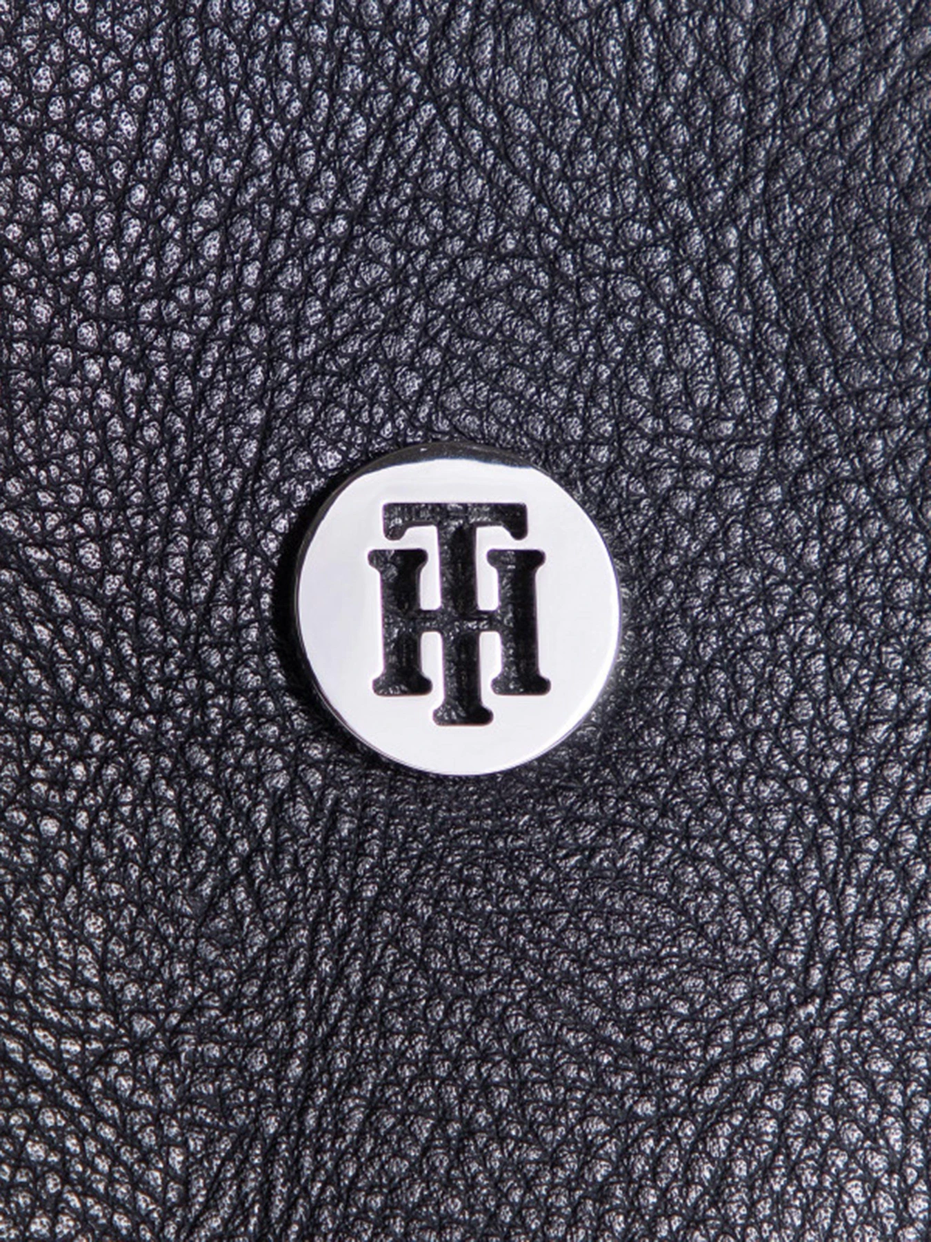 Сумки Tommy Hilfiger модель AW0AW08518-BDS Сумки Tommy Hilfiger модель AW0AW08518-BDS Фото