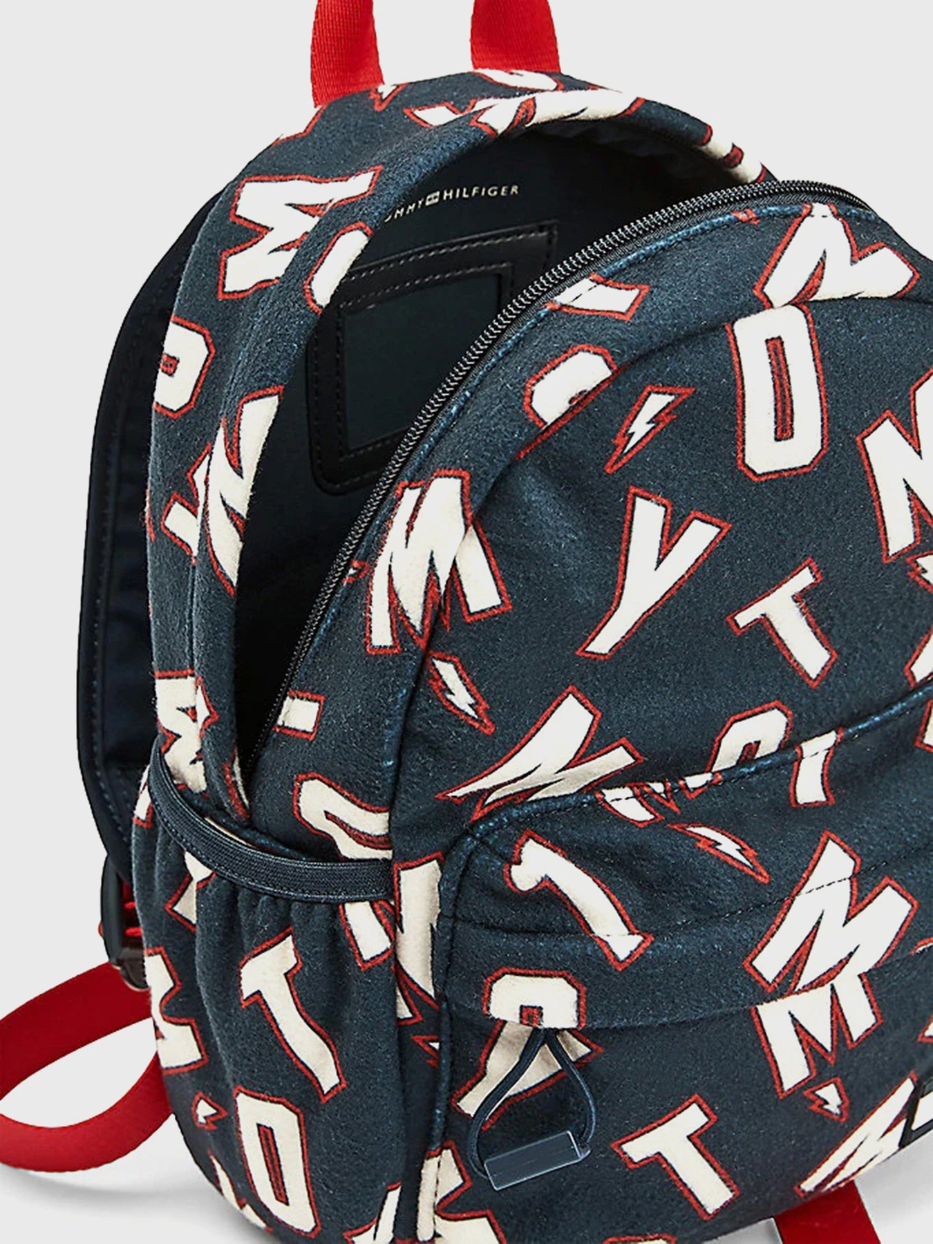 Рюкзаки Tommy Hilfiger модель AM0AM06455-0GZ Рюкзаки Tommy Hilfiger модель AM0AM06455-0GZ Фото