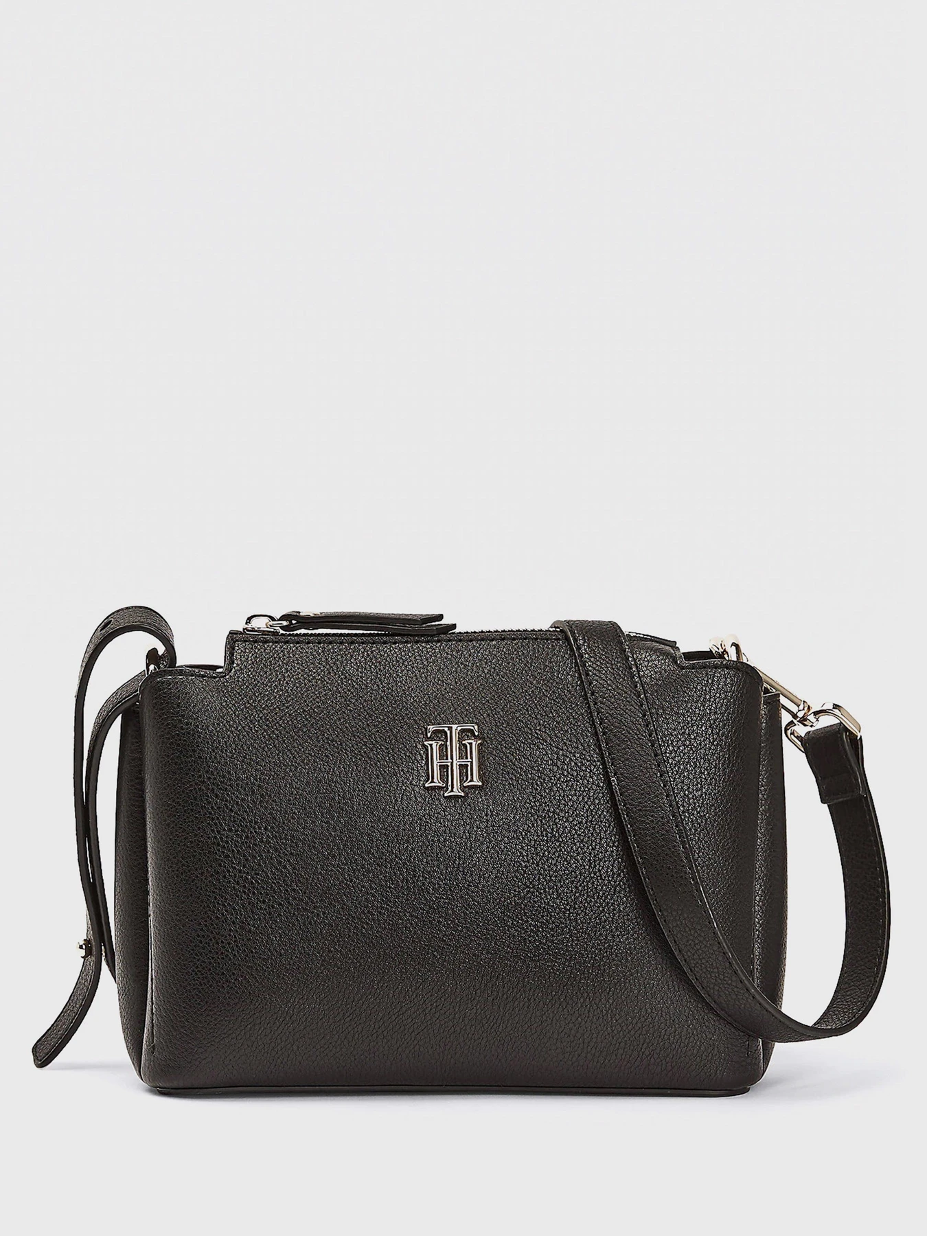 Сумки Tommy Hilfiger Signature модель AW0AW08791-0GJ Сумки Tommy Hilfiger Signature модель AW0AW08791-0GJ Фото