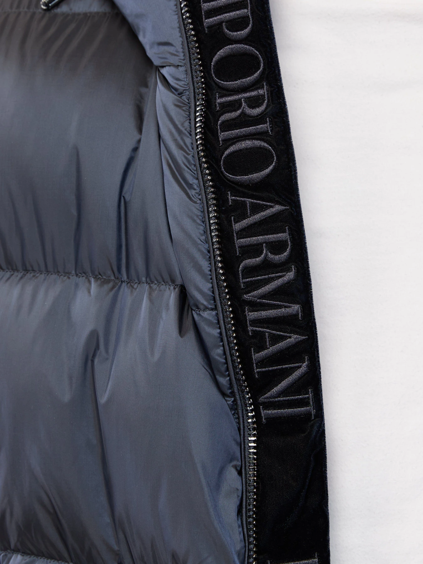 Куртки и дубленки Emporio Armani модель 6H1BQ1-1NLUZ-0920 Фото