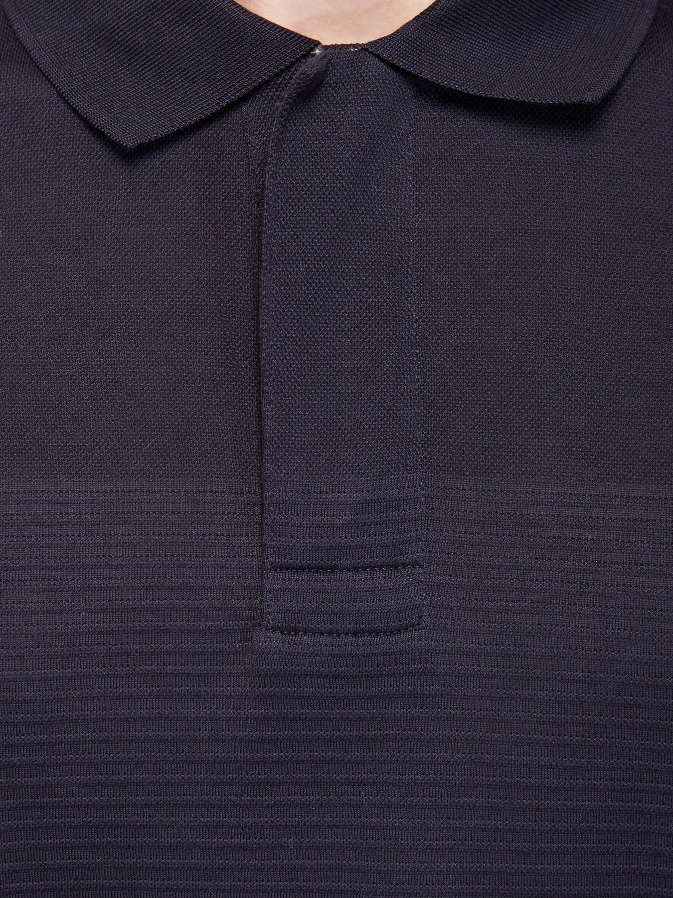 Футболки и поло Emporio Armani модель 6H1FE2-1JIYZ-0985 Футболки и поло Emporio Armani модель 6H1FE2-1JIYZ-0985 Фото