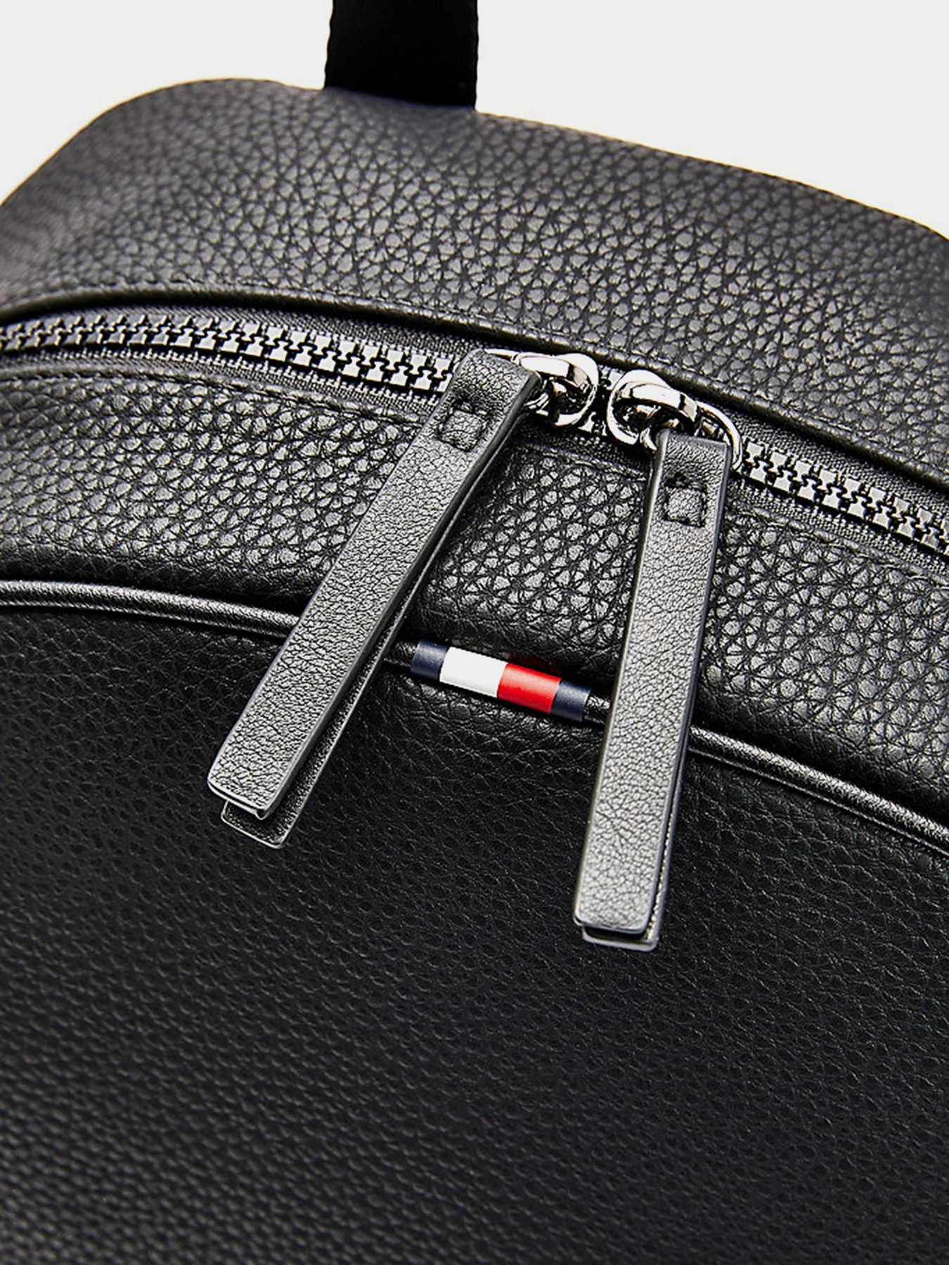 Рюкзаки Tommy Hilfiger модель AM0AM06474-BDS Рюкзаки Tommy Hilfiger модель AM0AM06474-BDS Фото