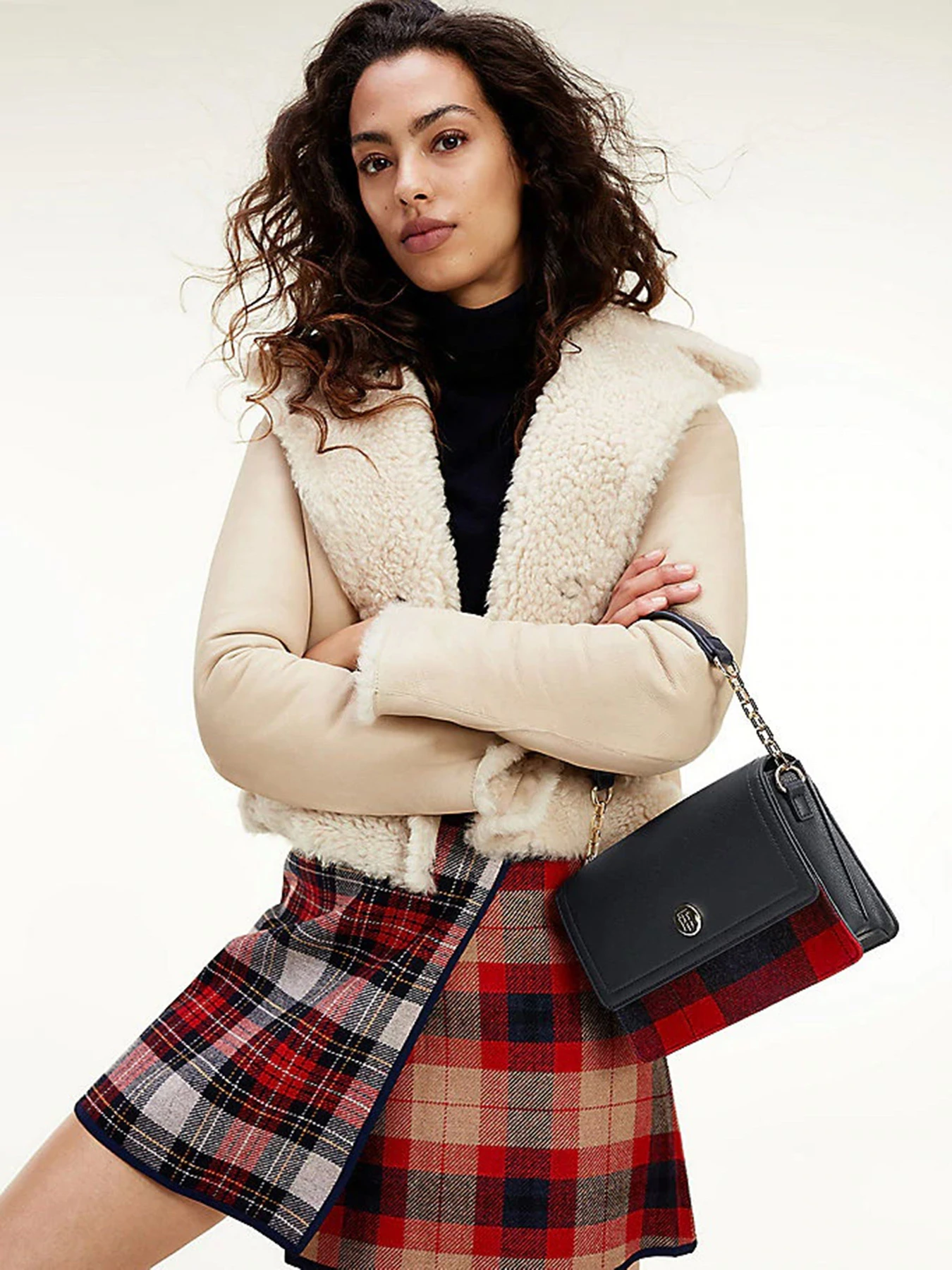 Сумки Tommy Hilfiger модель AW0AW09058-CJM Фото