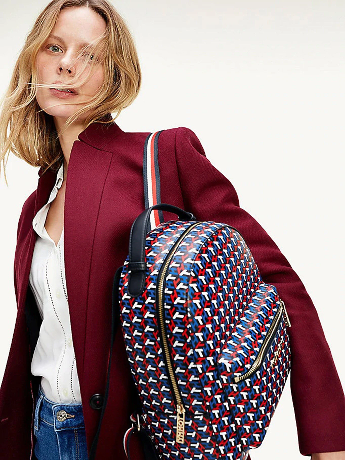 Рюкзаки Tommy Hilfiger Iconic модель AW0AW09048-XMP Рюкзаки Tommy Hilfiger Iconic модель AW0AW09048-XMP Фото