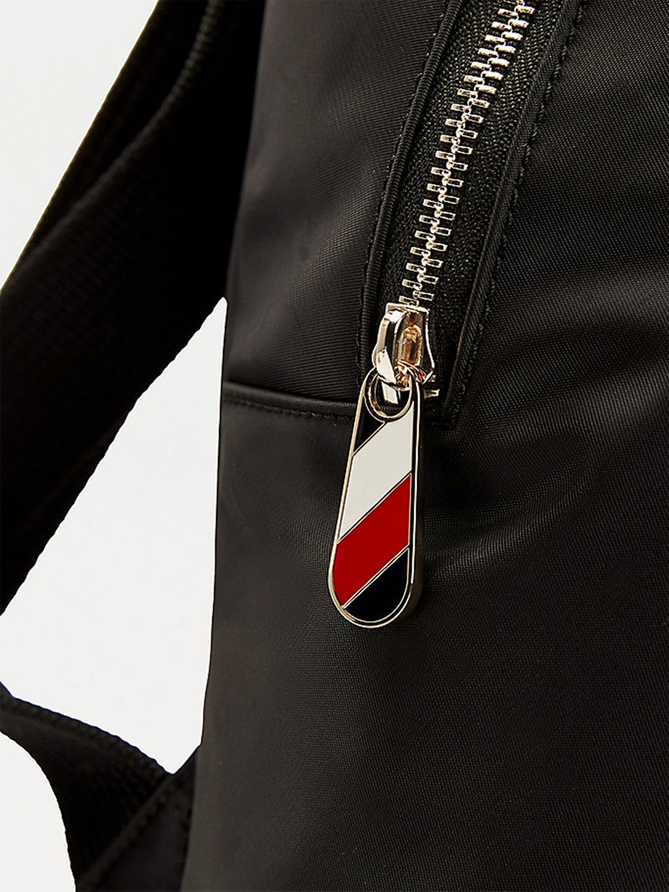 Рюкзаки Tommy Hilfiger модель AW0AW08834-0GJ Рюкзаки Tommy Hilfiger модель AW0AW08834-0GJ Фото