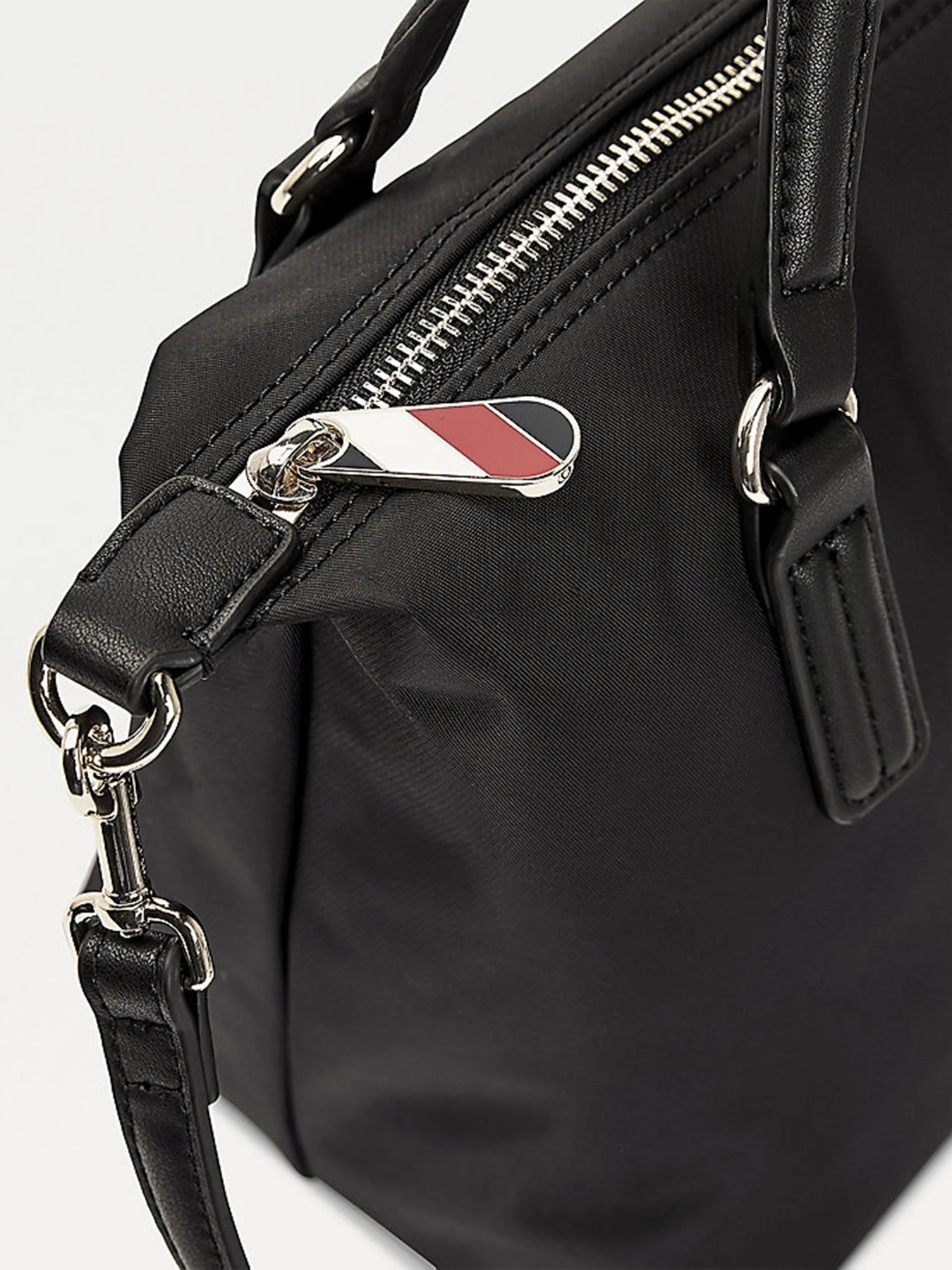 Сумки Tommy Hilfiger модель AW0AW08830-0GJ Сумки Tommy Hilfiger модель AW0AW08830-0GJ Фото