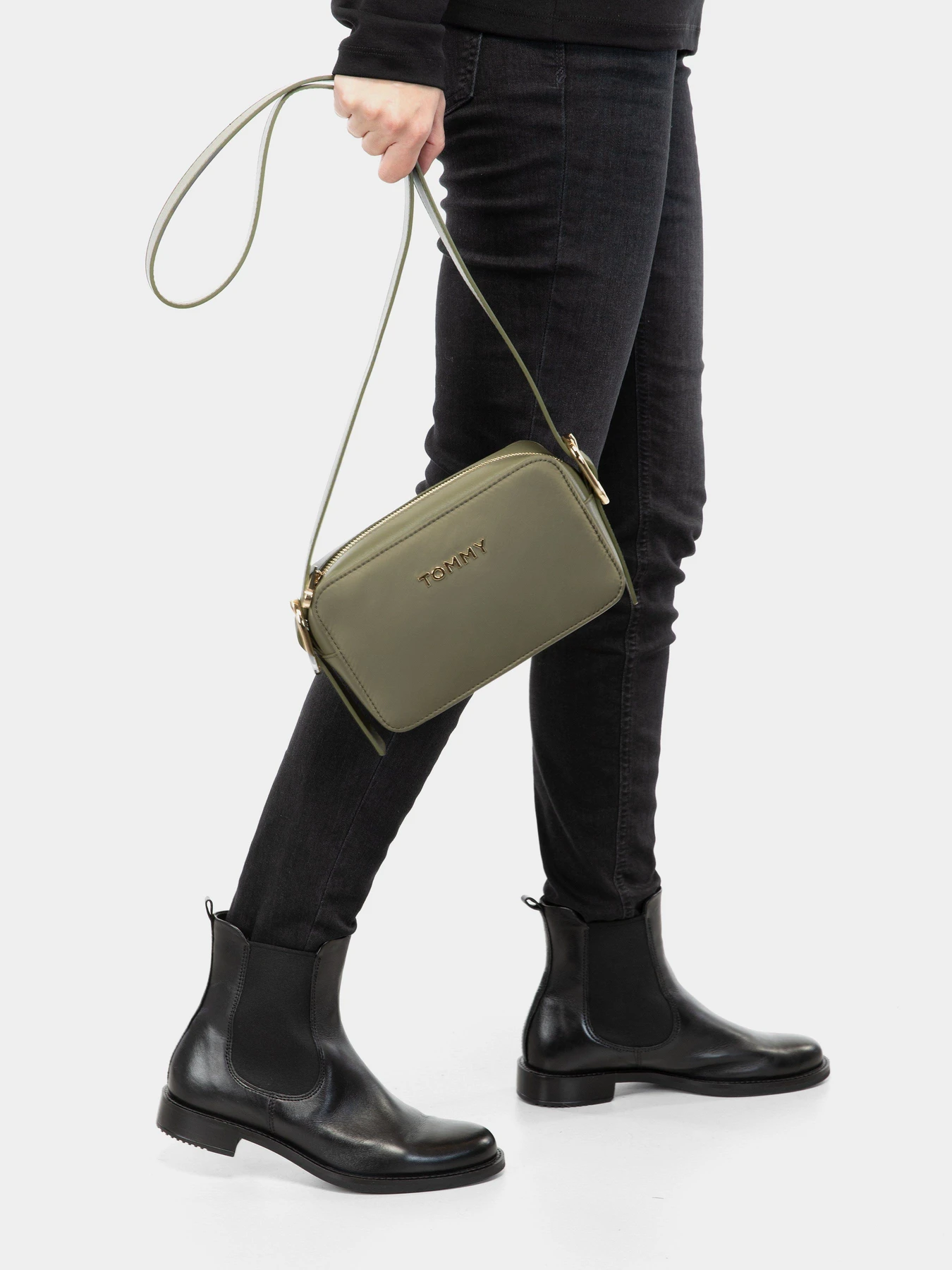 Сумки Tommy Hilfiger модель AW0AW08854-MSH Сумки Tommy Hilfiger модель AW0AW08854-MSH Фото