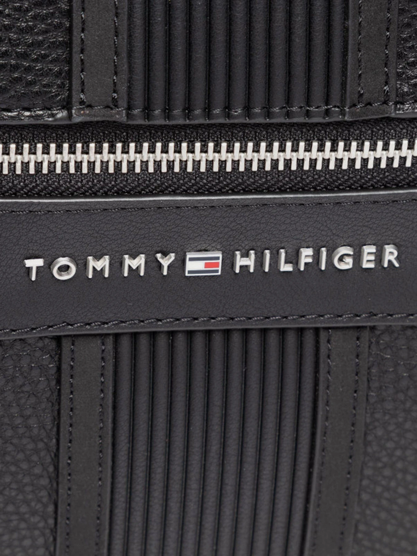 Рюкзаки Tommy Hilfiger Downtown модель AM0AM06480-BDS Рюкзаки Tommy Hilfiger Downtown модель AM0AM06480-BDS Фото
