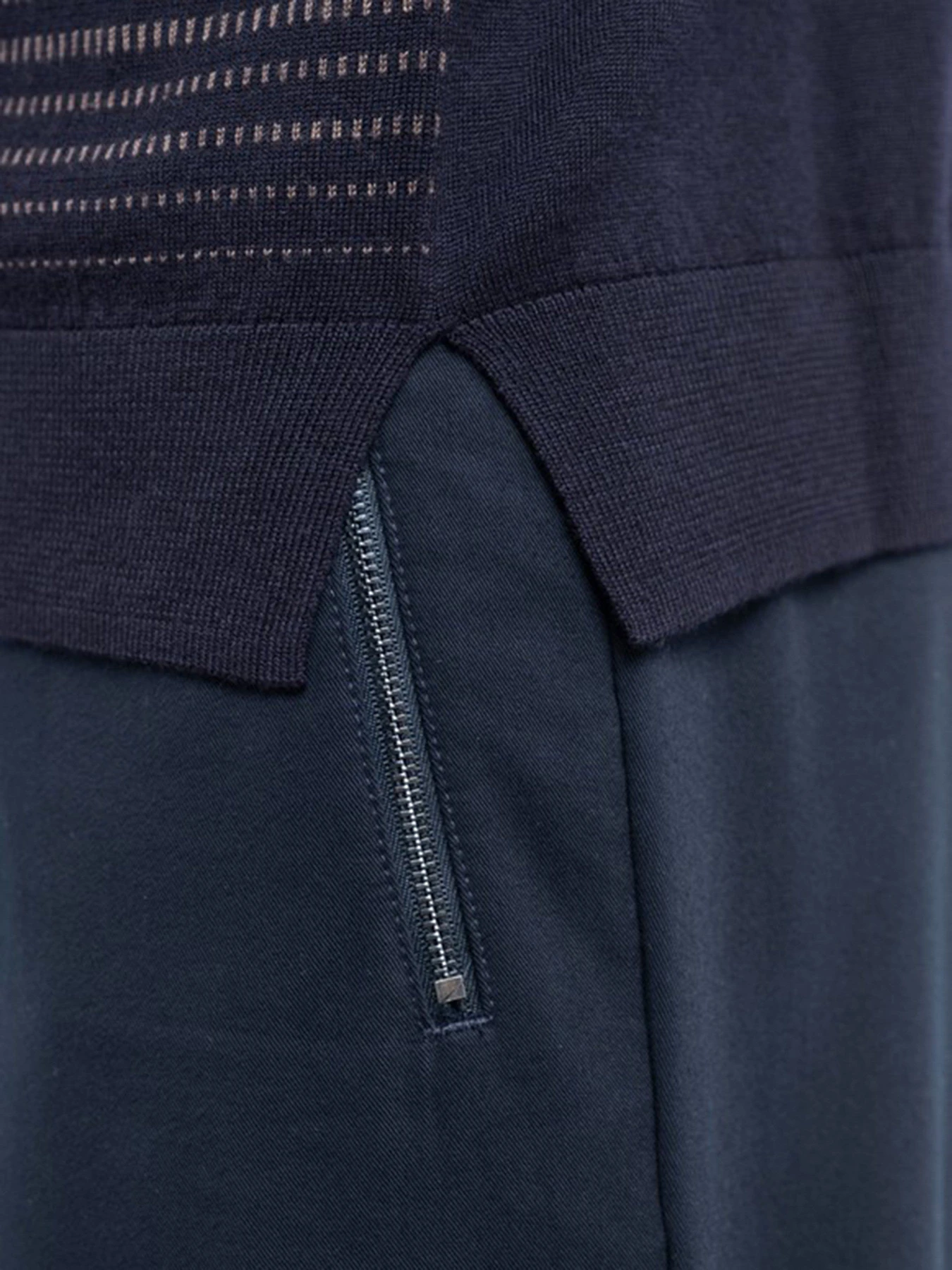 Свитры и кардиганы Emporio Armani модель 6H1MX9-1MIUZ-0974 Свитры и кардиганы Emporio Armani модель 6H1MX9-1MIUZ-0974 Фото
