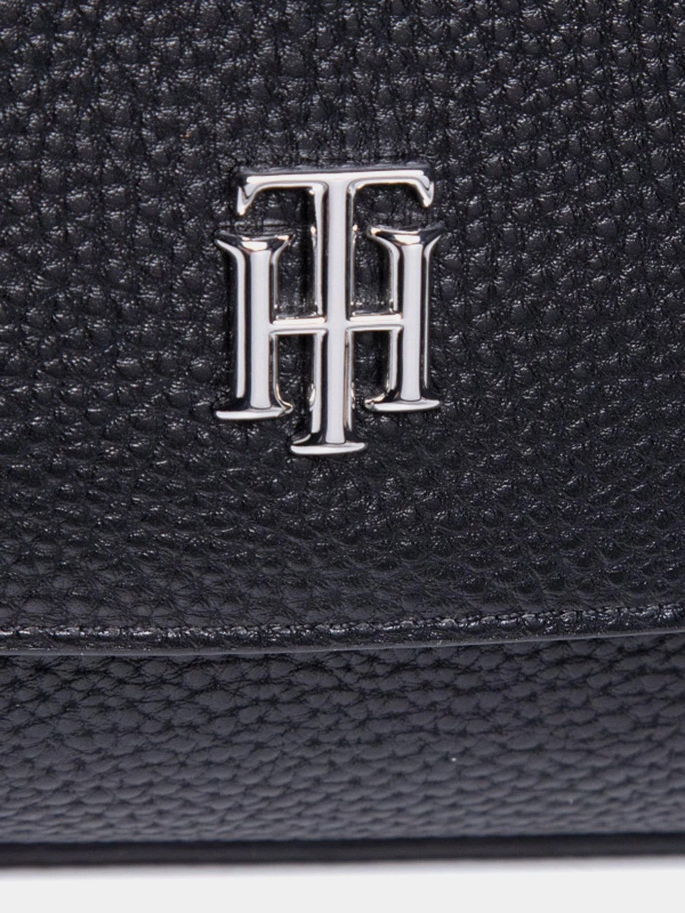 Сумки Tommy Hilfiger ESSENCE модель AW0AW09034-0GJ Сумки Tommy Hilfiger ESSENCE модель AW0AW09034-0GJ Фото