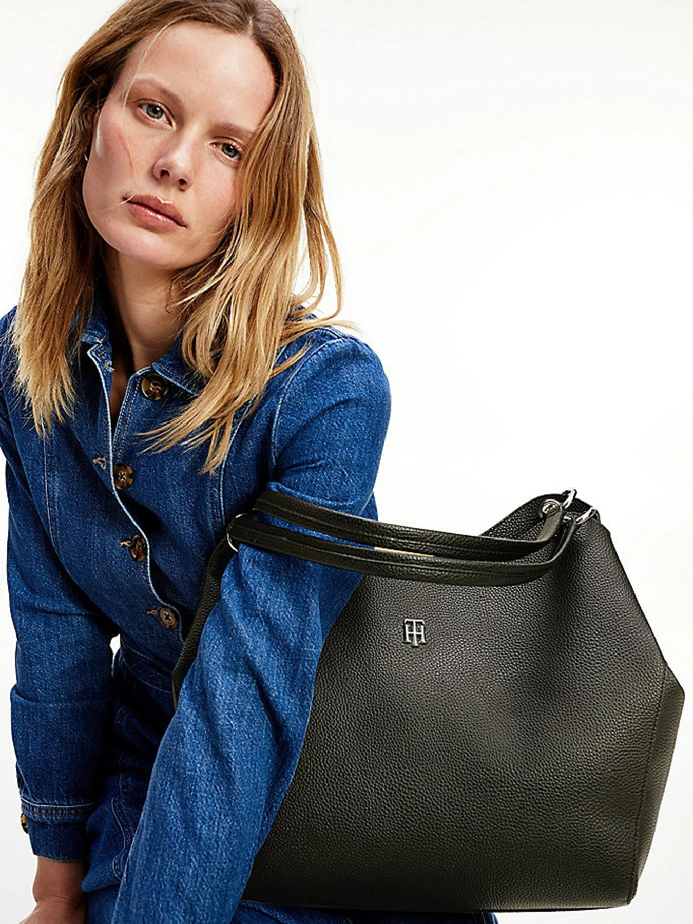 Сумки Tommy Hilfiger Essence модель AW0AW08843-0GJ Фото