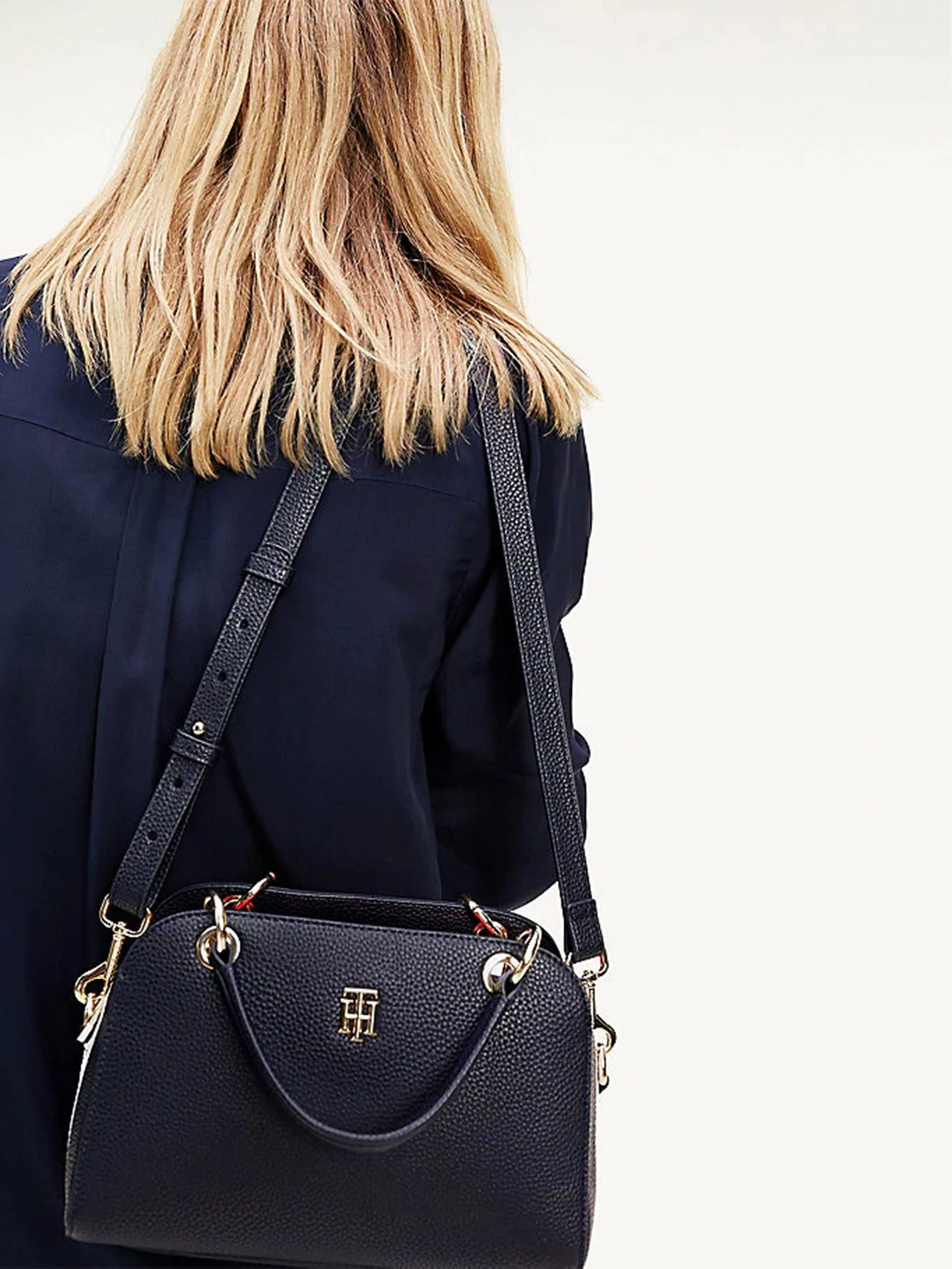 Сумки Tommy Hilfiger ESSENCE модель AW0AW08846-CJM Фото