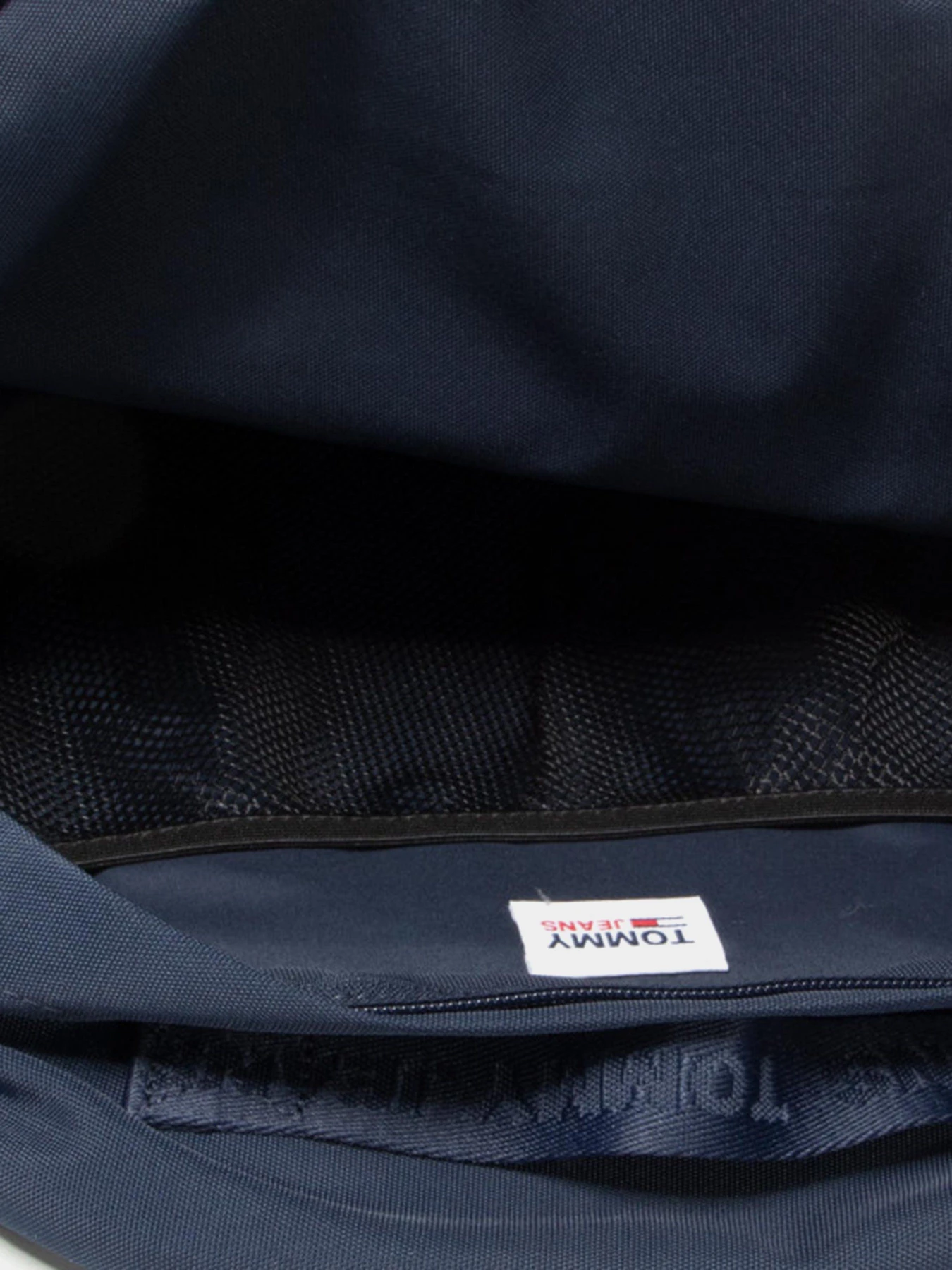 Рюкзаки Tommy Hilfiger Campus модель AW0AW08954-C87 Фото