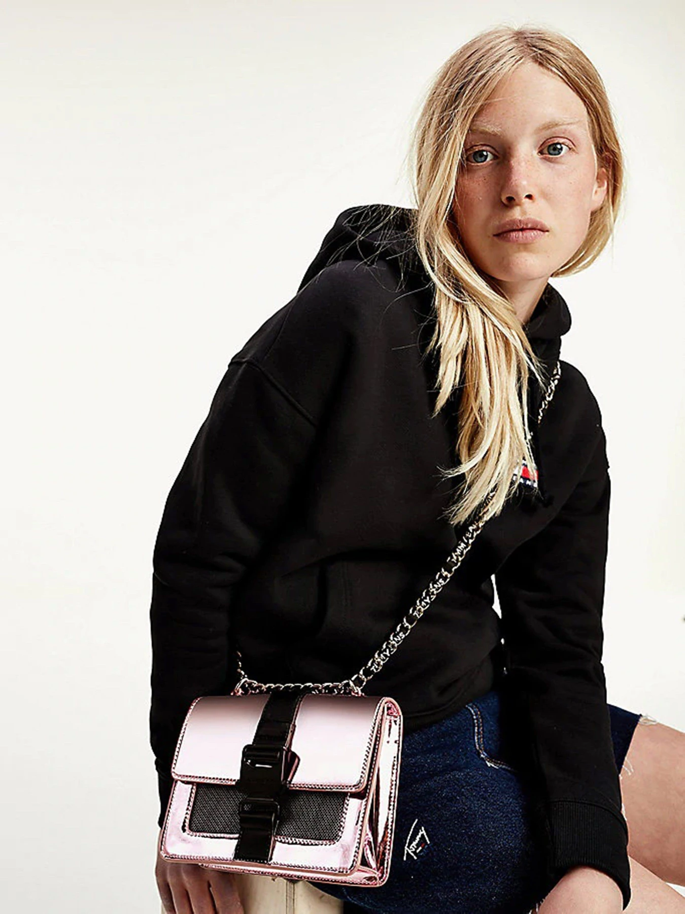 Сумки Tommy Hilfiger Item модель AW0AW09117-0JV Фото