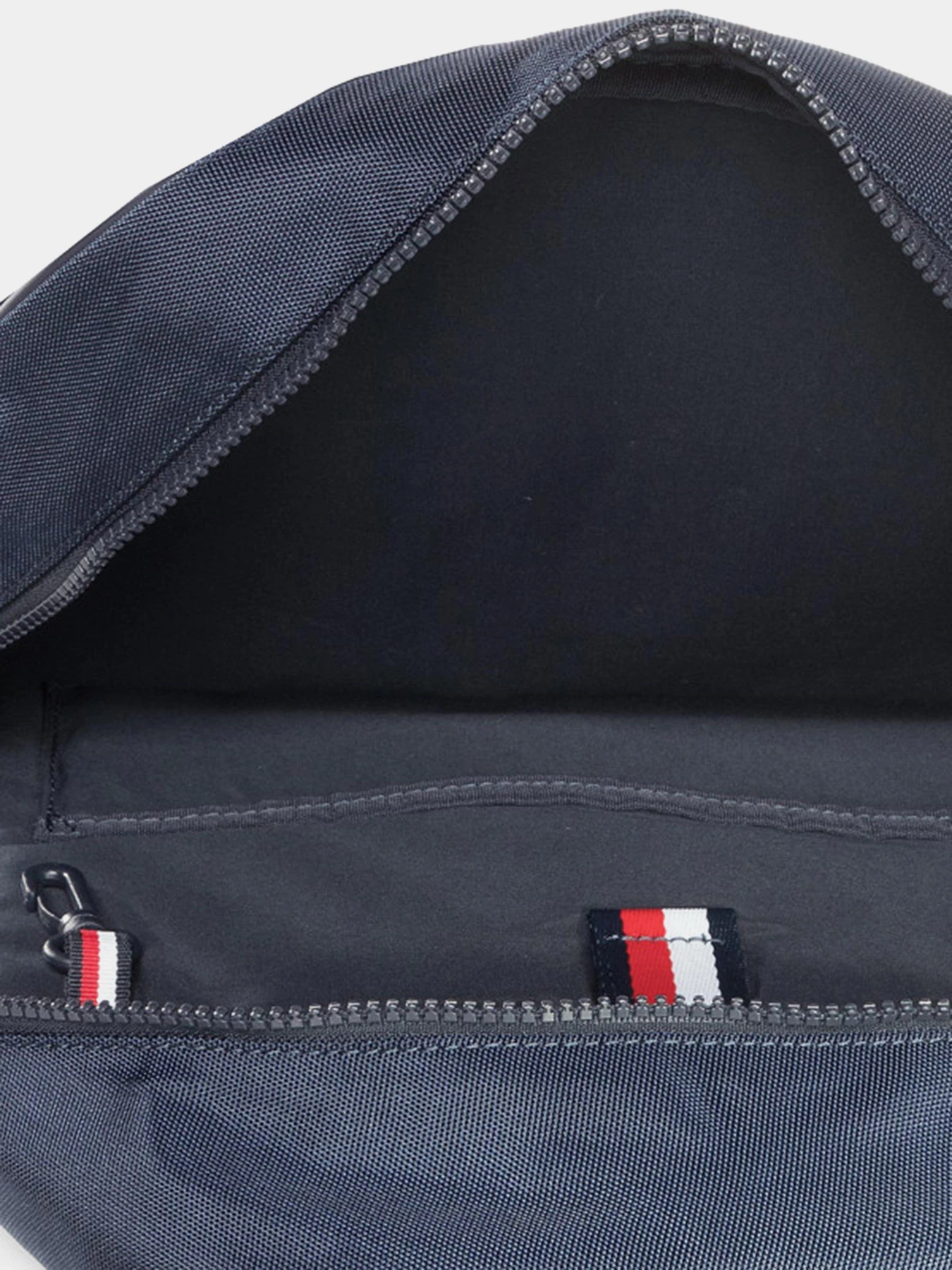 Рюкзаки Tommy Hilfiger модель AM0AM06488-DW5 Рюкзаки Tommy Hilfiger модель AM0AM06488-DW5 Фото