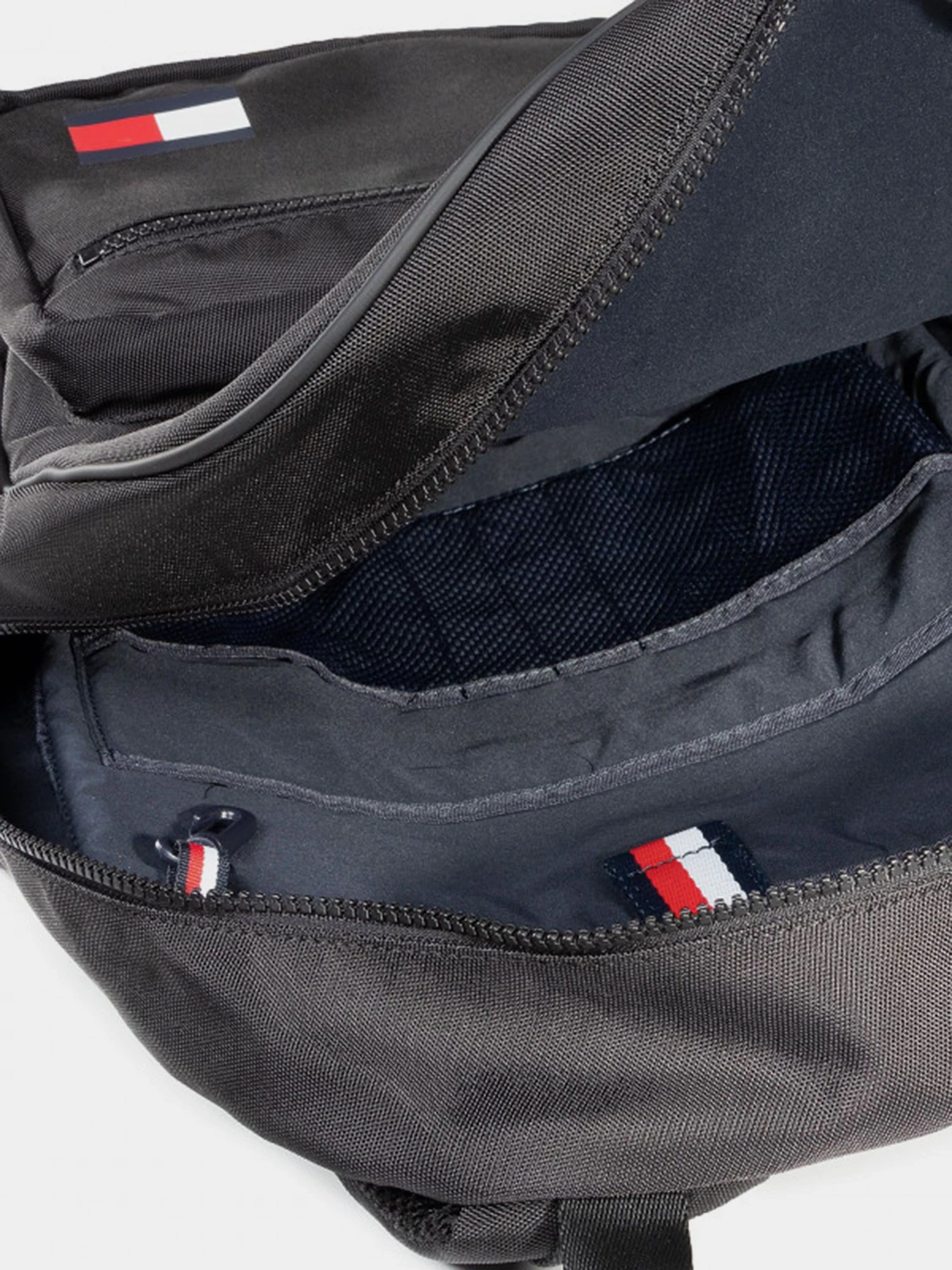 Рюкзаки Tommy Hilfiger модель AM0AM06488-BDS Рюкзаки Tommy Hilfiger модель AM0AM06488-BDS Фото