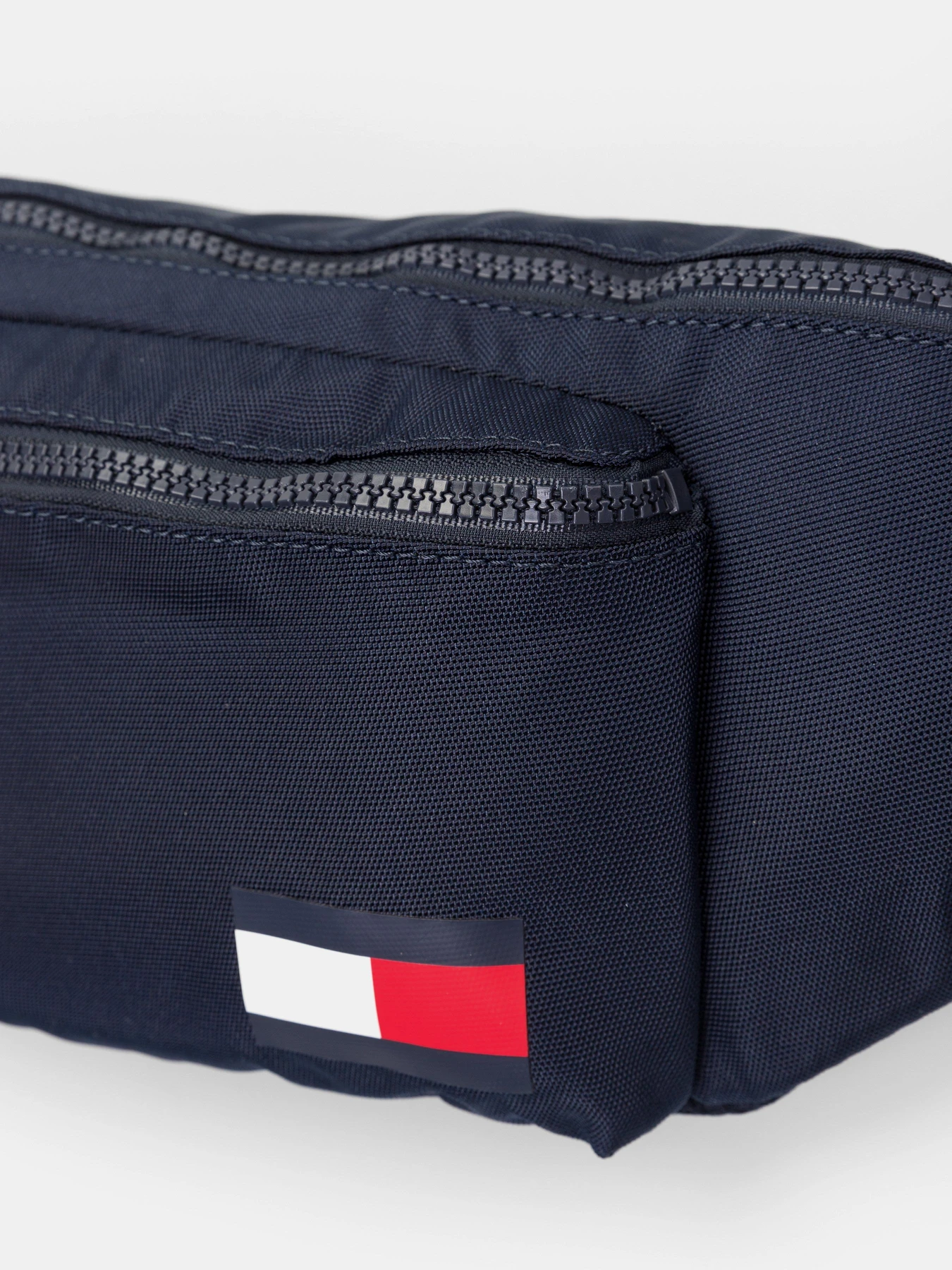 Сумки Tommy Hilfiger New Gen модель AM0AM06492-DW5 Сумки Tommy Hilfiger New Gen модель AM0AM06492-DW5 Фото