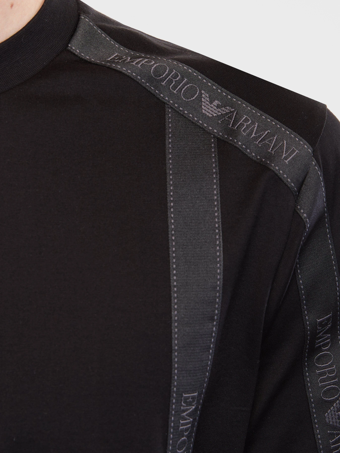 Футболки и поло Emporio Armani модель 6H1TG4-1JTUZ-0999 Футболки и поло Emporio Armani модель 6H1TG4-1JTUZ-0999 Фото