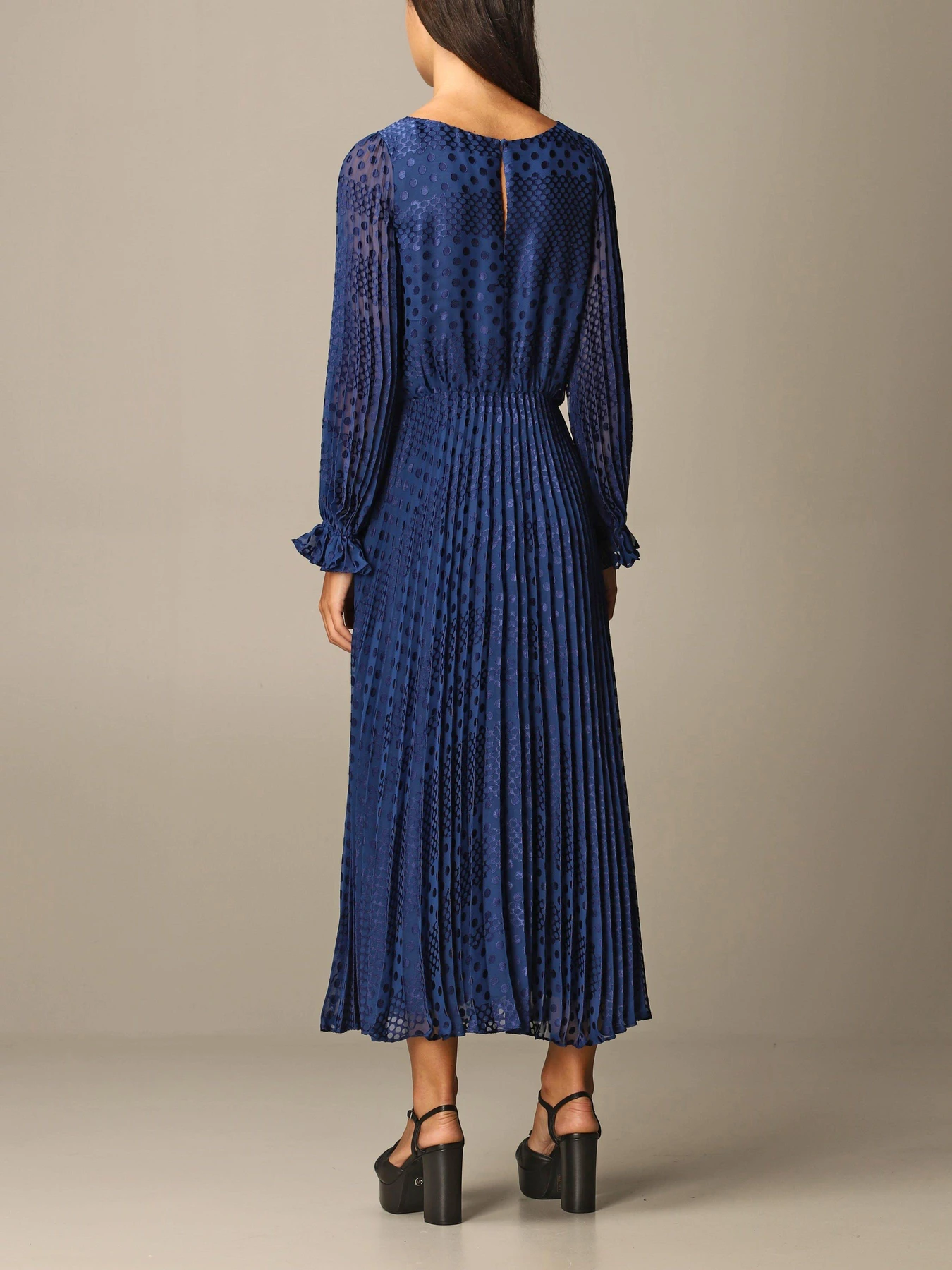 Платья Emporio Armani модель 6H2A80-2NMBZ-0903 Платья Emporio Armani модель 6H2A80-2NMBZ-0903 Фото