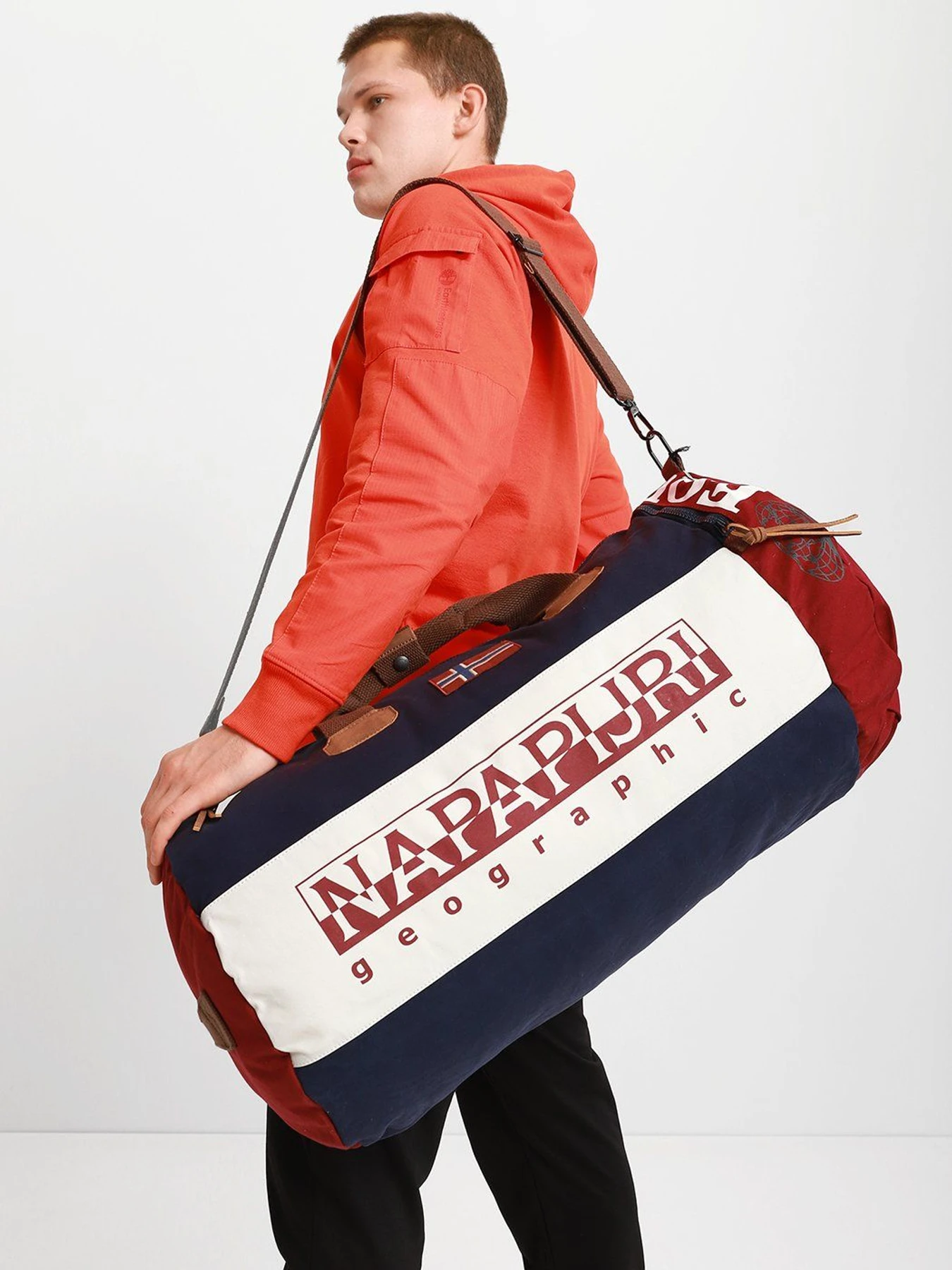Дорожные сумки и чемоданы Napapijri Duffle Hering модель NP0A4EUD1761 Дорожные сумки и чемоданы Napapijri Duffle Hering модель NP0A4EUD1761 Фото