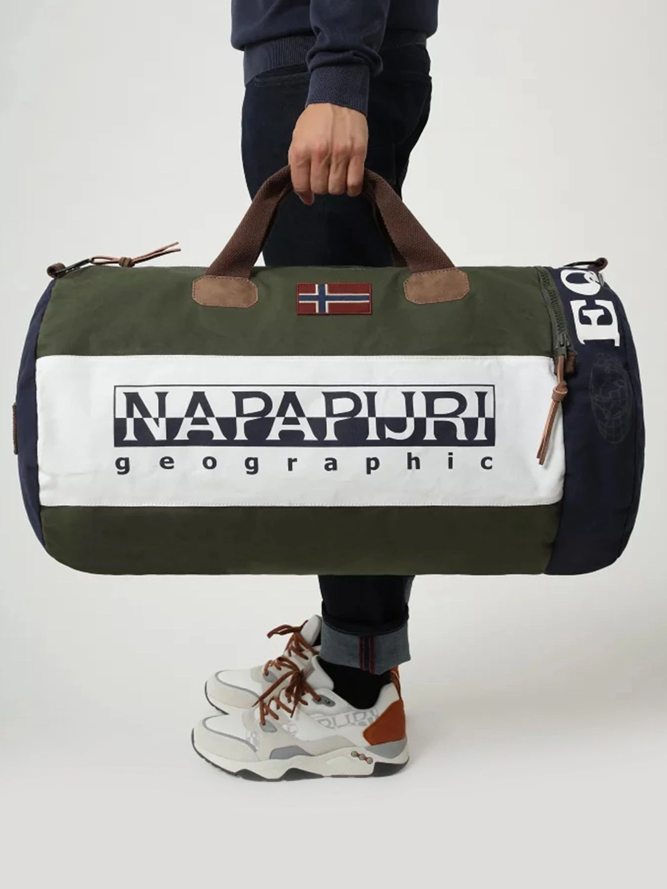 Сумки Napapijri Hering Duffle 2 модель NP0A4EUDGE41 Сумки Napapijri Hering Duffle 2 модель NP0A4EUDGE41 Фото