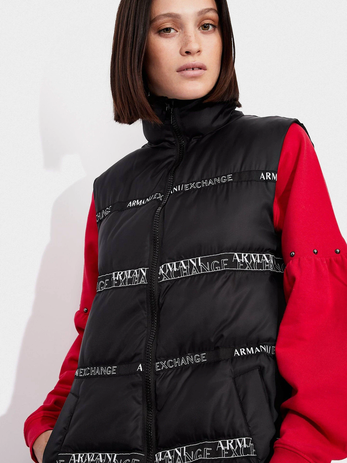 Жилеты Armani Exchange модель 6HYQ08-YNKLZ-1200 Жилеты Armani Exchange модель 6HYQ08-YNKLZ-1200 Фото