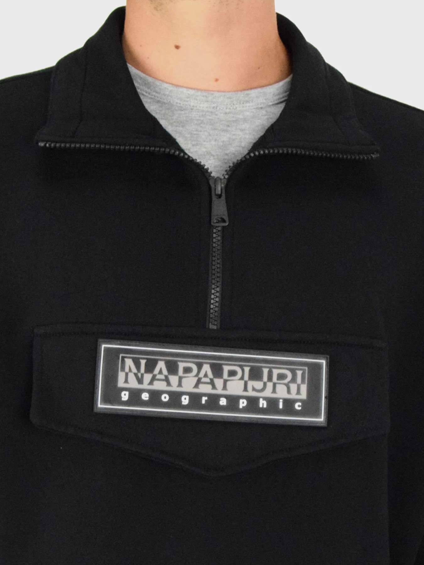 Худи и свитшоты Napapijri Zip Sweatshirt Patch модель NP0A4EIT0411 Худи и свитшоты Napapijri Zip Sweatshirt Patch модель NP0A4EIT0411 Фото