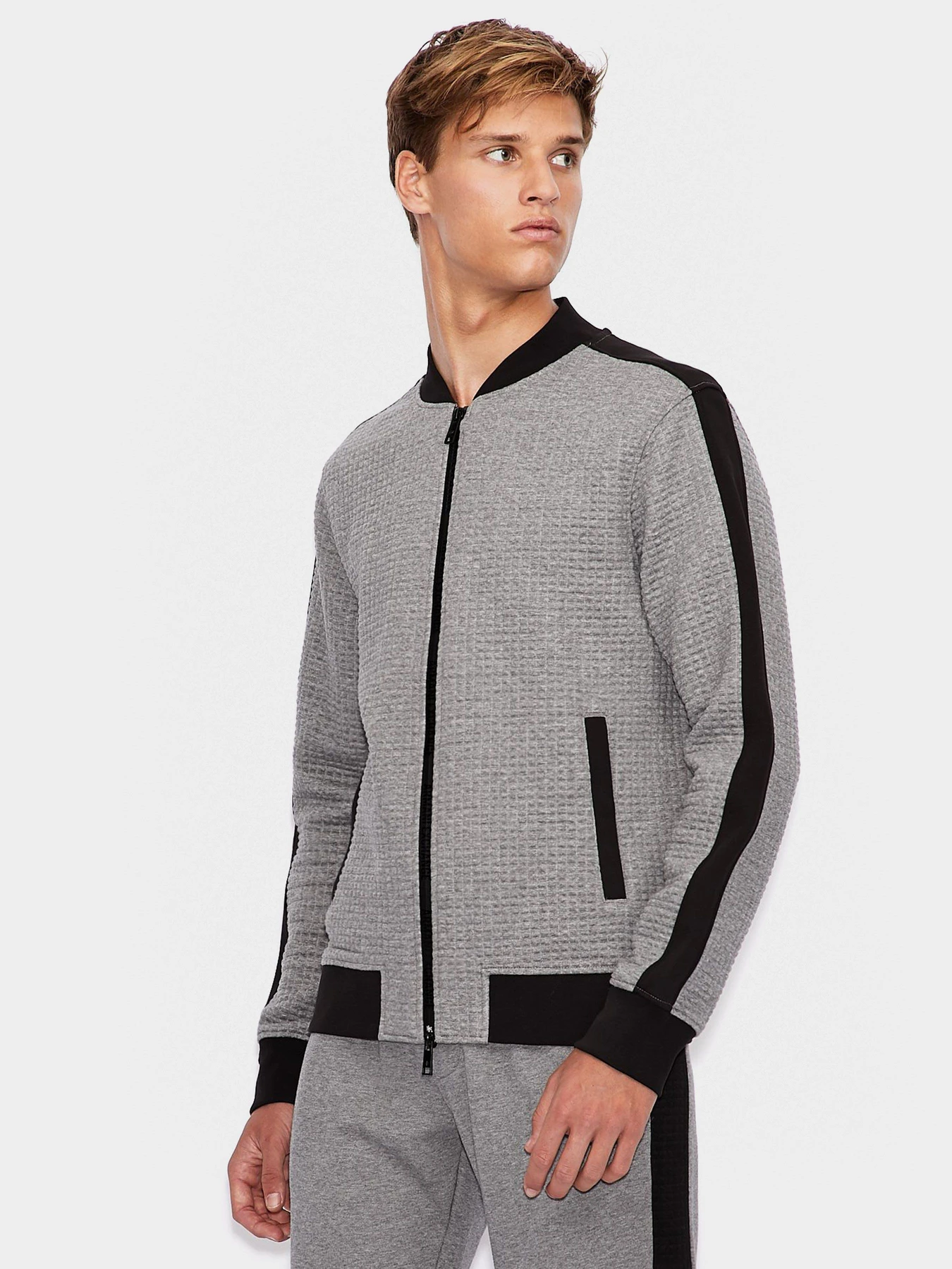 Худи и свитшоты Armani Exchange модель 6HZMAE-ZJ8DZ-5945 Худи и свитшоты Armani Exchange модель 6HZMAE-ZJ8DZ-5945 Фото