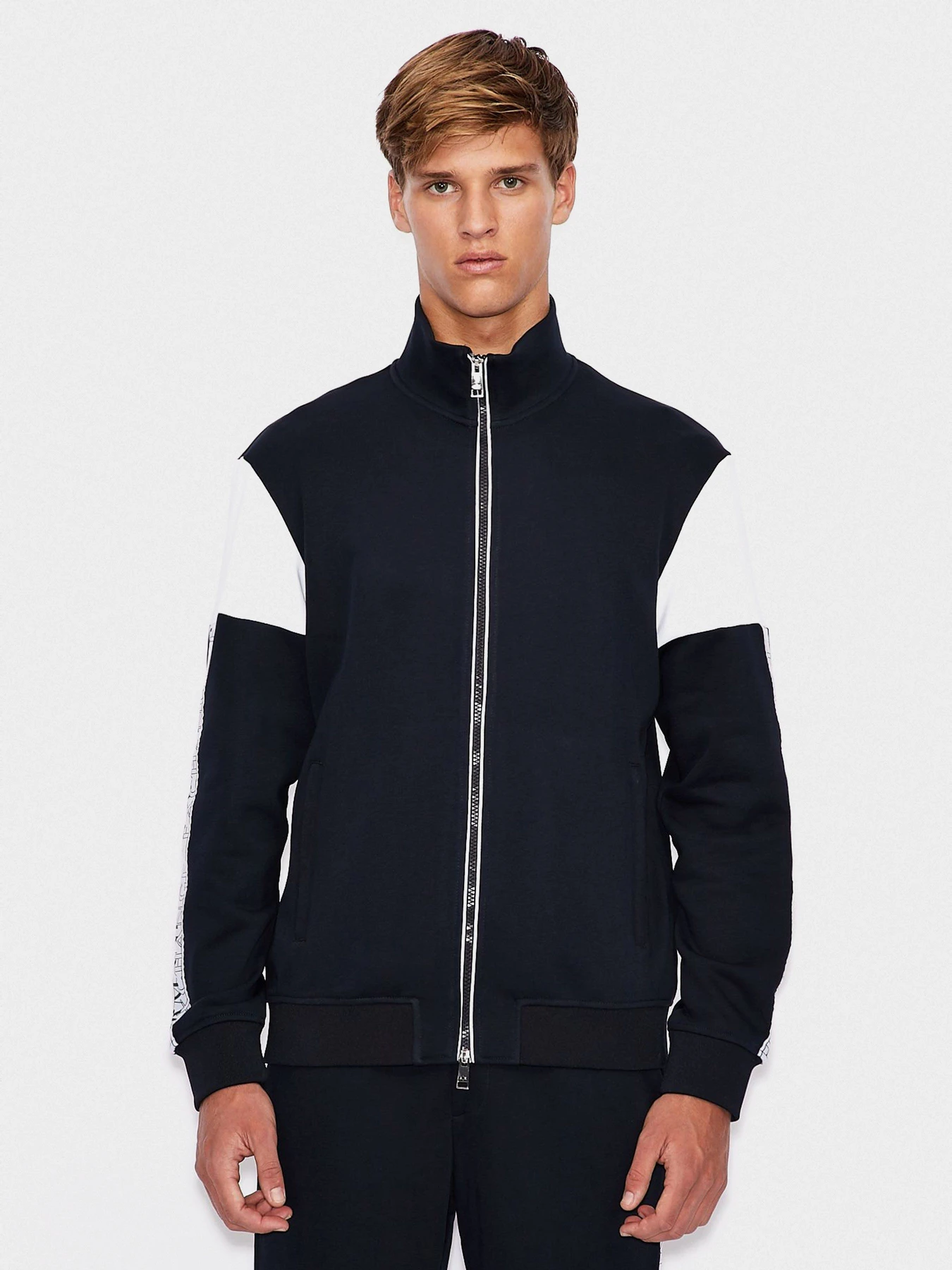Худи и свитшоты Armani Exchange модель 6HZMFF-ZJ8CZ-2554 Худи и свитшоты Armani Exchange модель 6HZMFF-ZJ8CZ-2554 Фото
