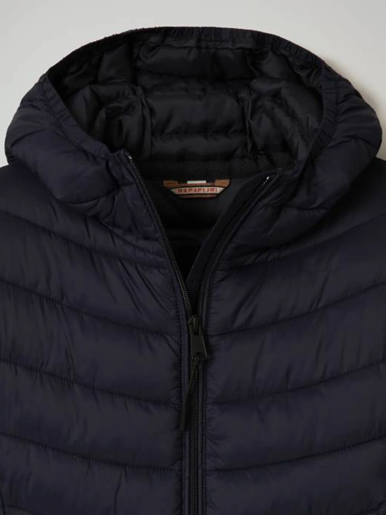 Куртки та дублянки Napapijri Aerons Hood модель NP0A4EP51761 Куртки та дублянки Napapijri Aerons Hood модель NP0A4EP51761 Фото