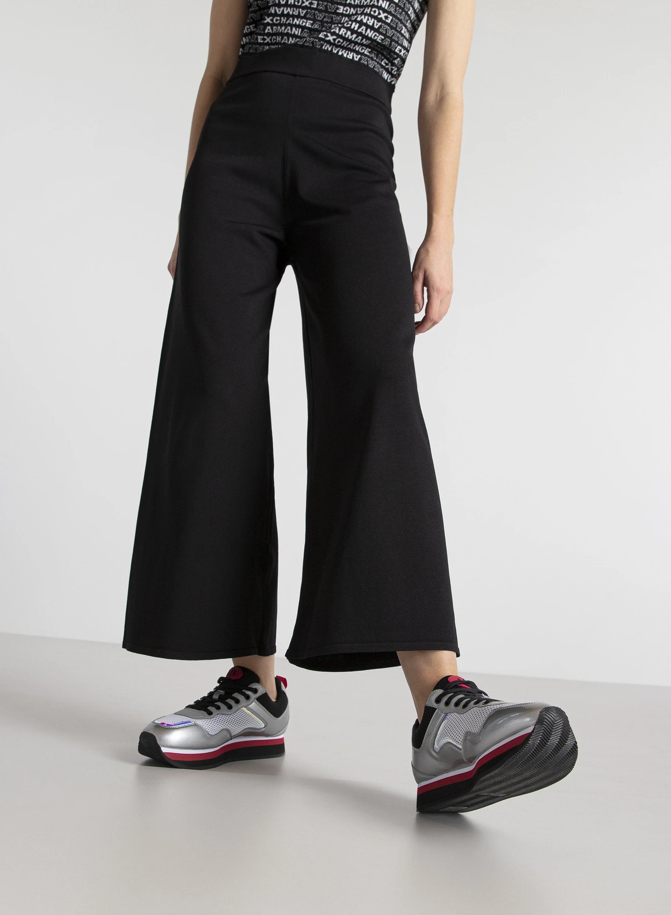 Кроссовки Armani Exchange модель XDX050-XV322-A160 Фото