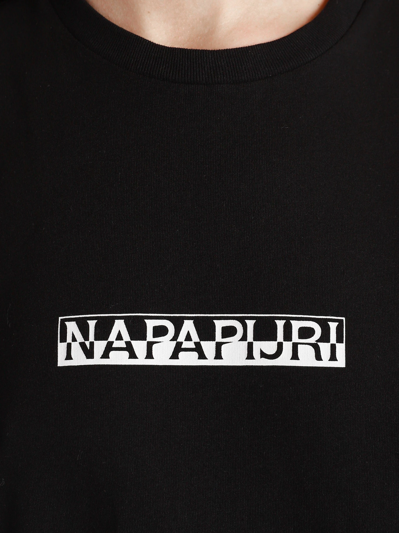 Футболки и поло Napapijri Dress Box Long модель NP0A4EYY0411 Футболки и поло Napapijri Dress Box Long модель NP0A4EYY0411 Фото