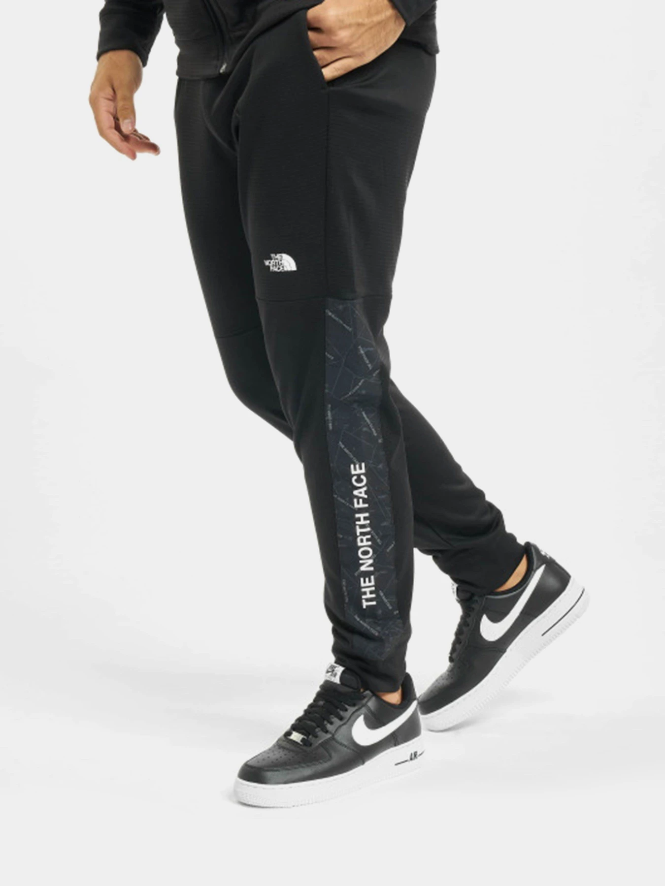 Брюки The North Face Cuffed модель NF0A4MA1JK31 Фото