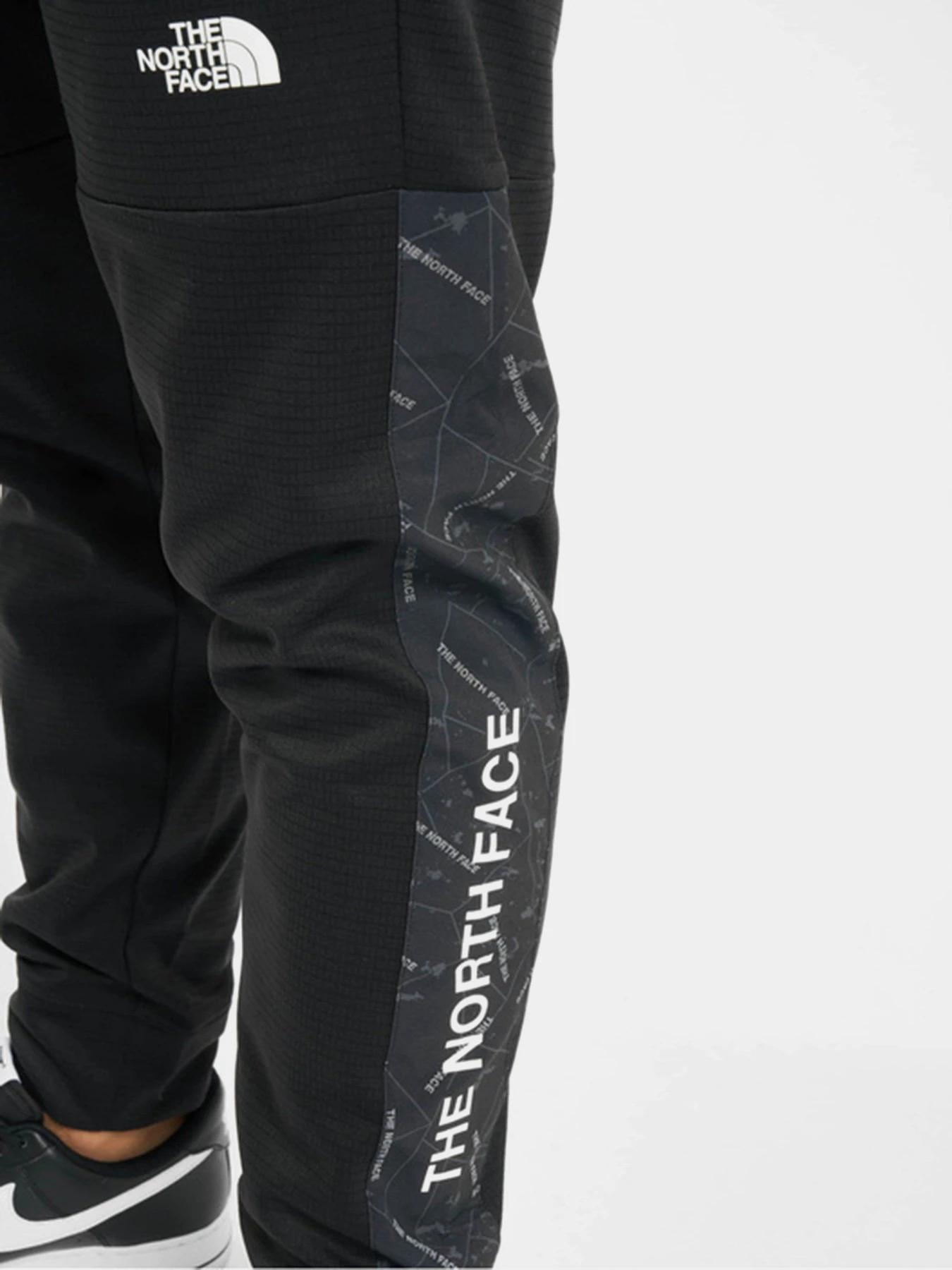 Брюки The North Face Cuffed модель NF0A4MA1JK31 Фото