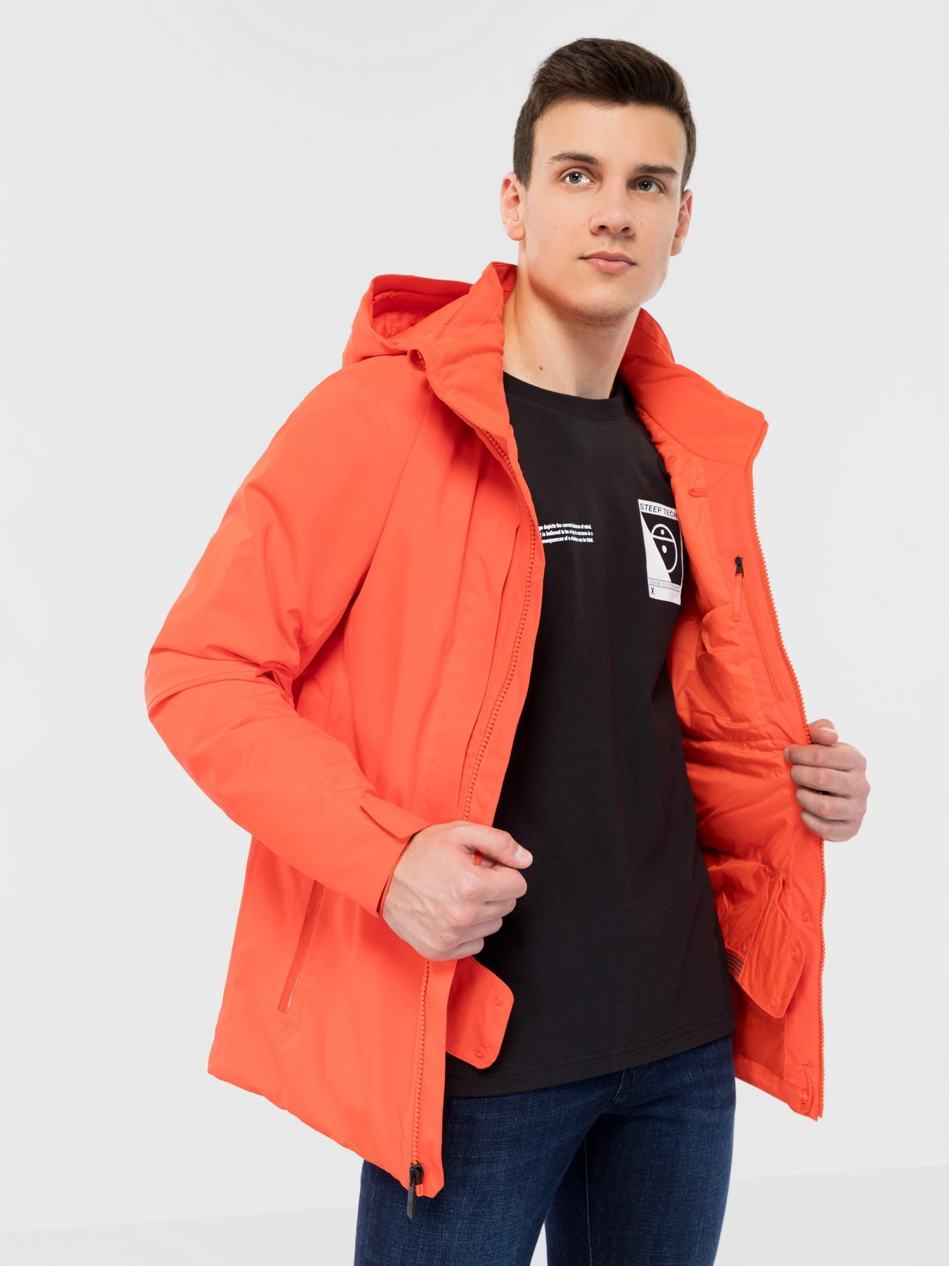 Куртки та дублянки The North Face Chakal модель NF0A4QXKR151 Фото