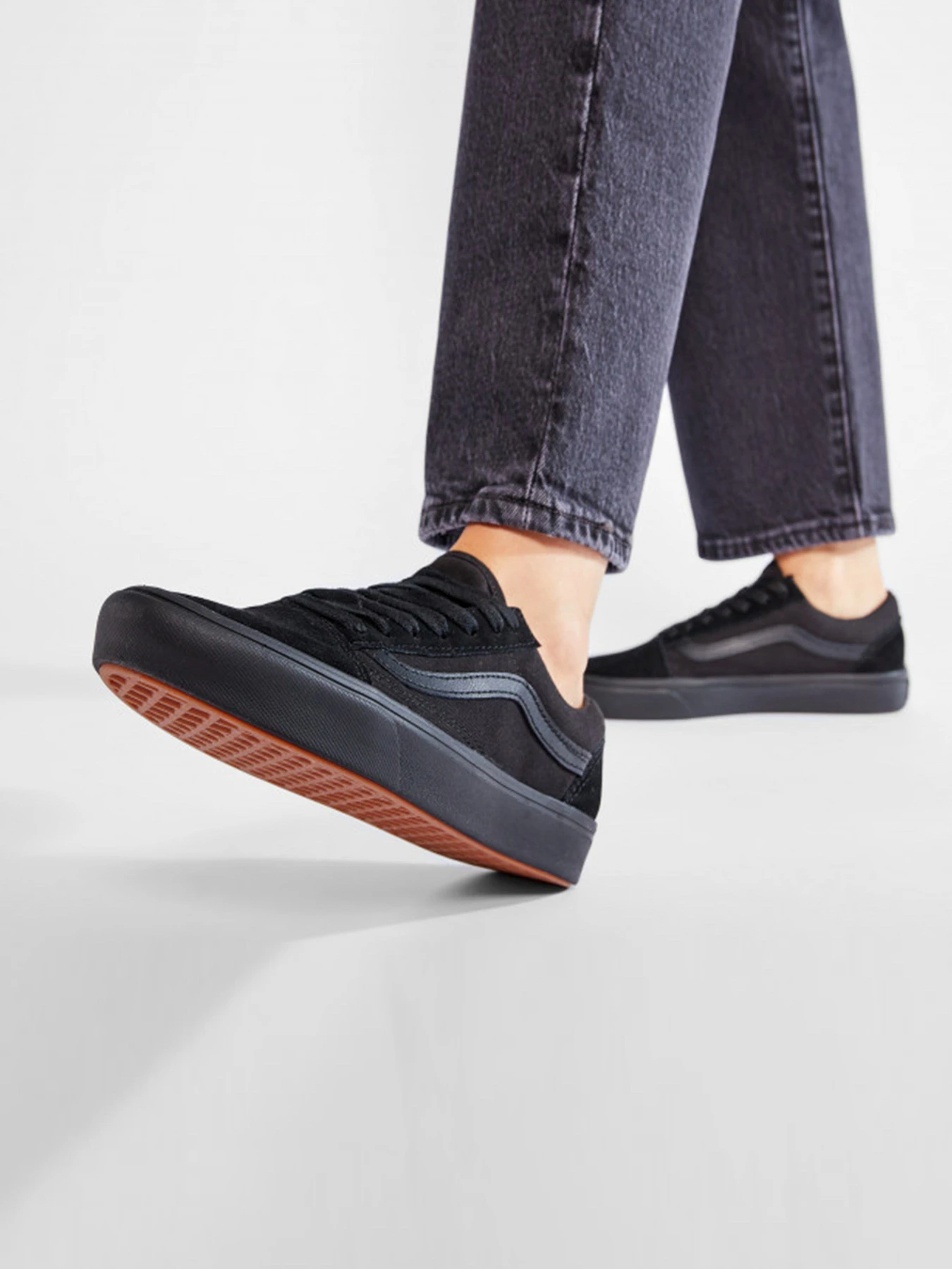 Кеды Vans Classic Comfycush Old Skool модель VN0A3WMAVND1 Фото