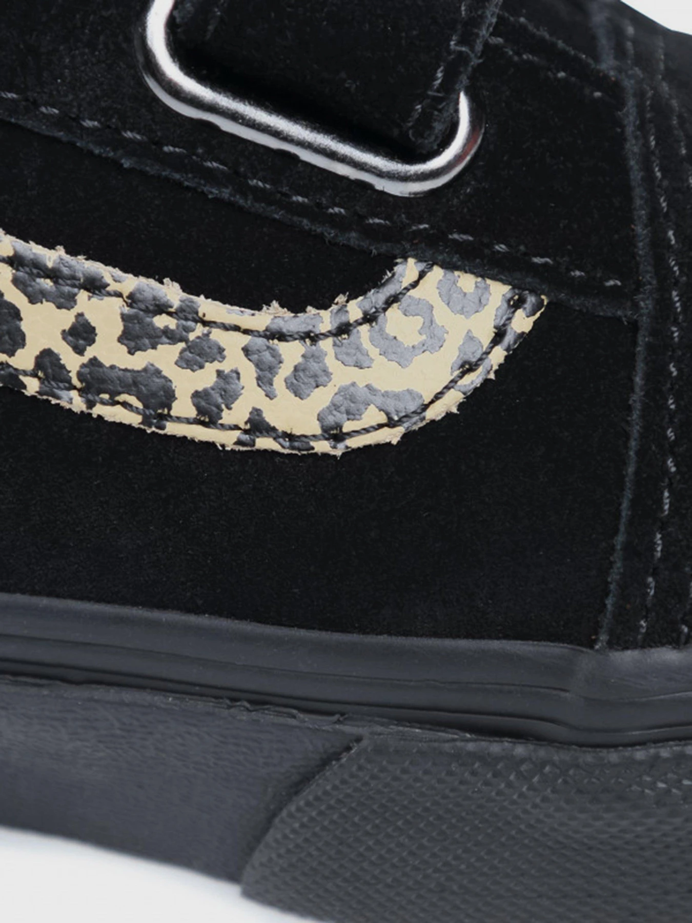 Кеди Vans Suede Stud Old Skool V модель VN0A4UI10LG1 Кеди Vans Suede Stud Old Skool V модель VN0A4UI10LG1 Фото