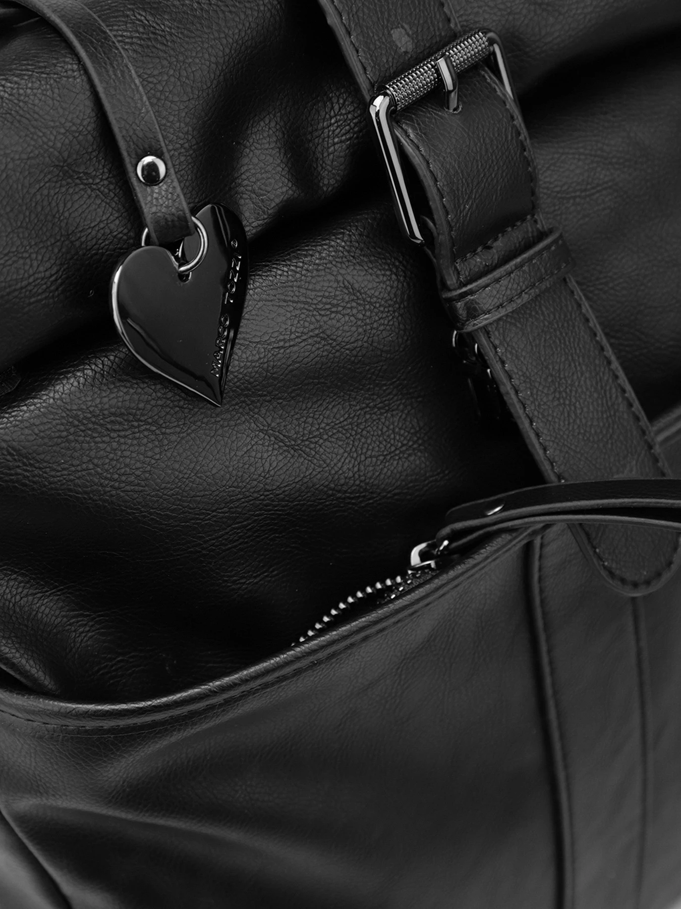 Рюкзаки Marco Tozzi модель 2-2-61015-27 002 BLACK ANTIC Рюкзаки Marco Tozzi модель 2-2-61015-27 002 BLACK ANTIC Фото