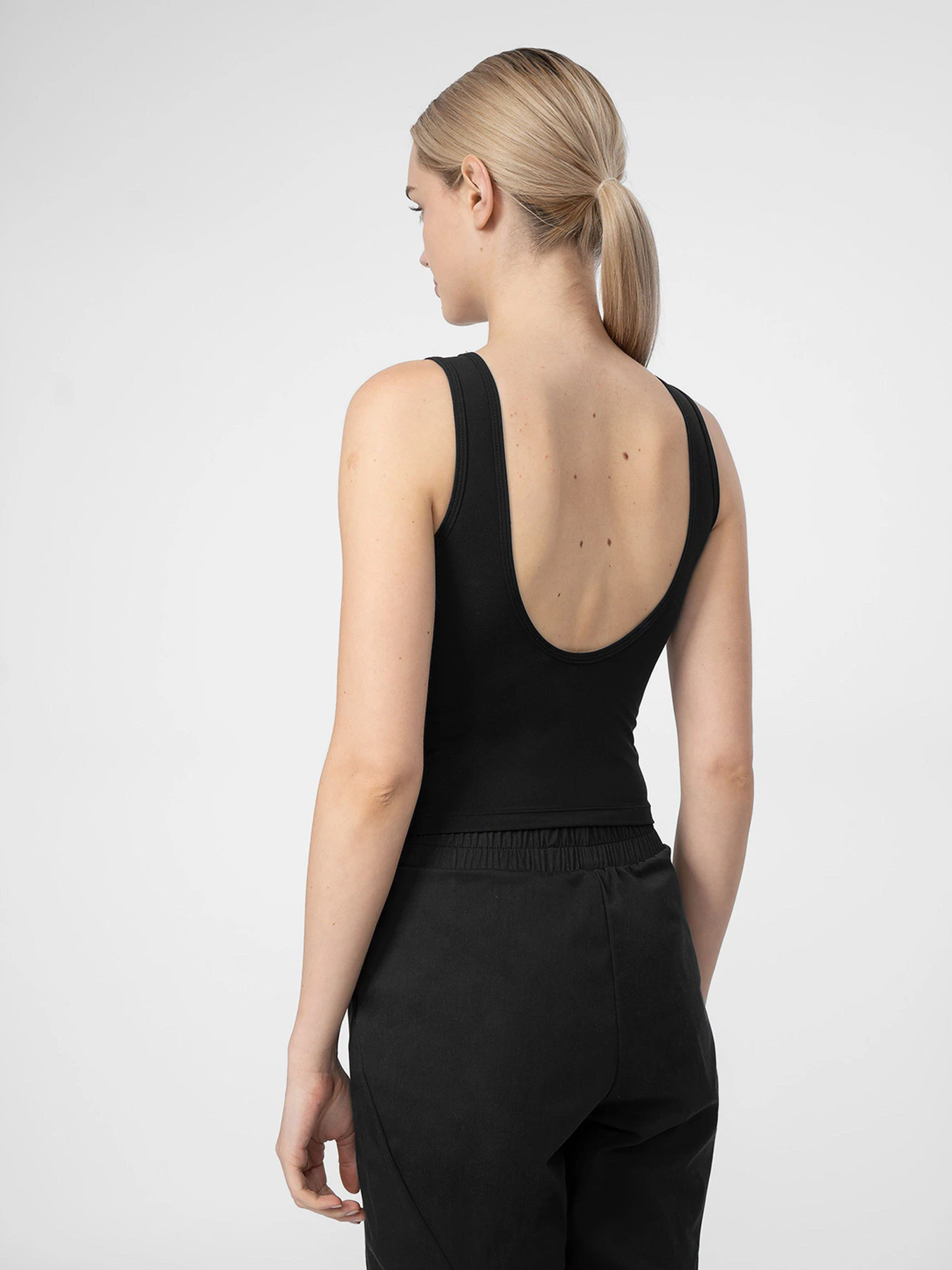 Футболки и поло 4F Dynamic Balance модель 4FSS23TTSHF716-20S Футболки и поло 4F Dynamic Balance модель 4FSS23TTSHF716-20S Фото